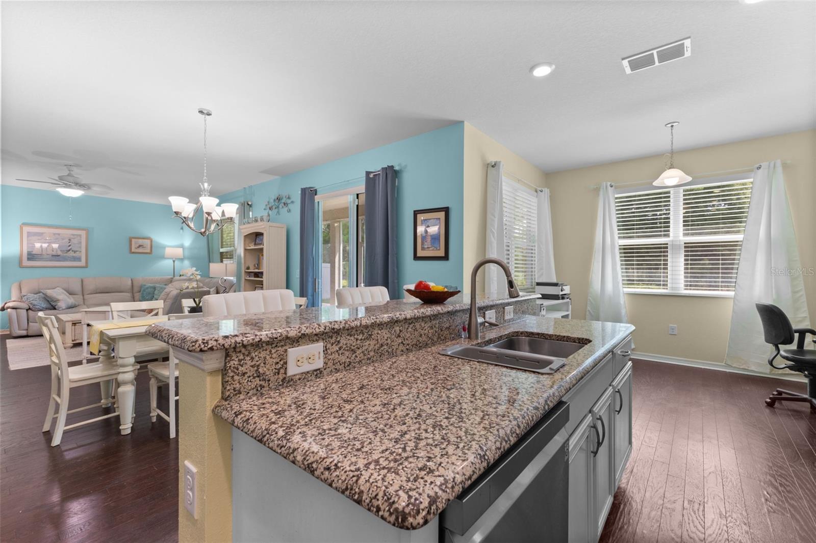 Listing photo id 6 for 3240 Macintosh Road