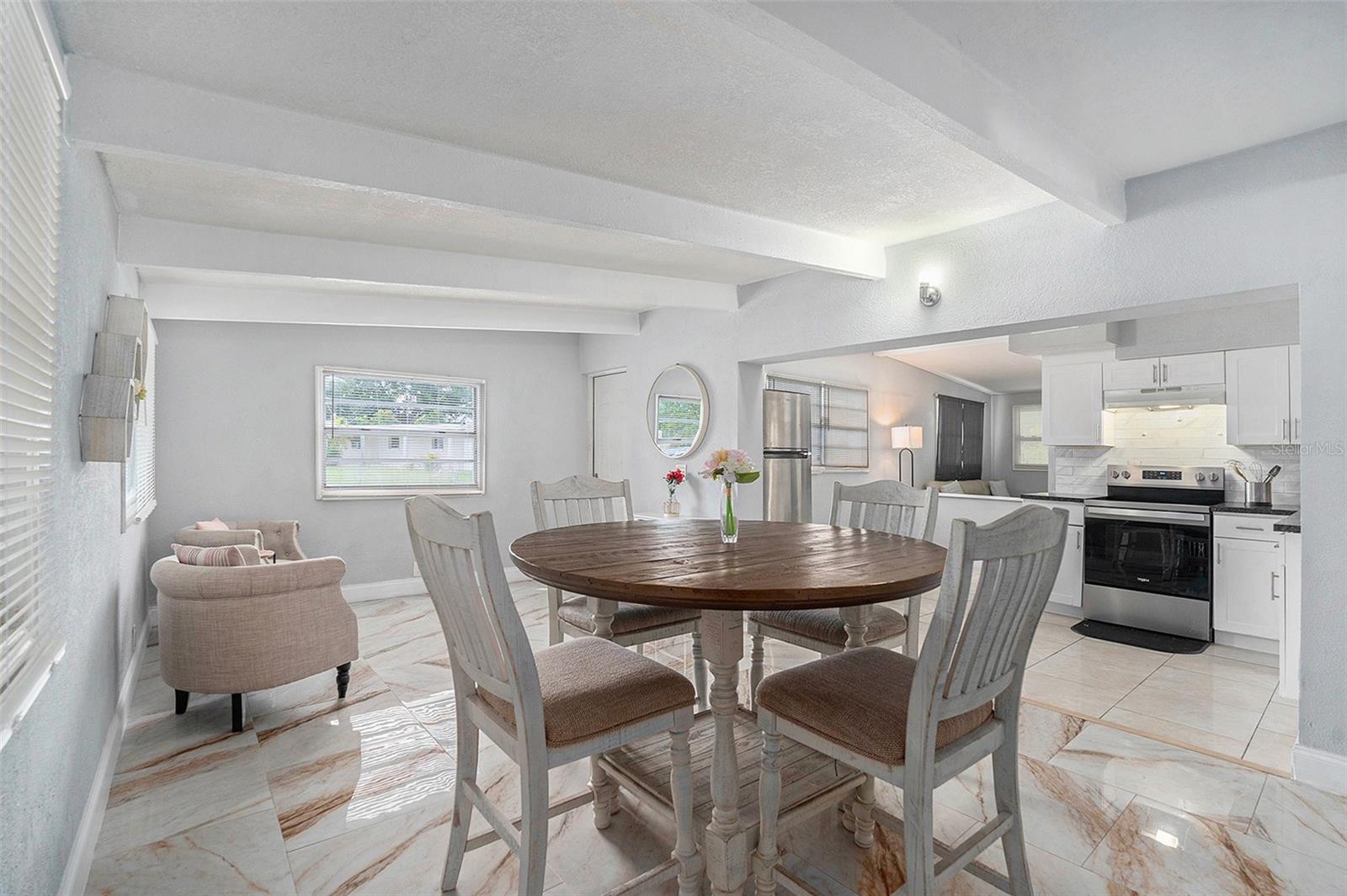 Image 11 of 39 For 2030 Windsor Way