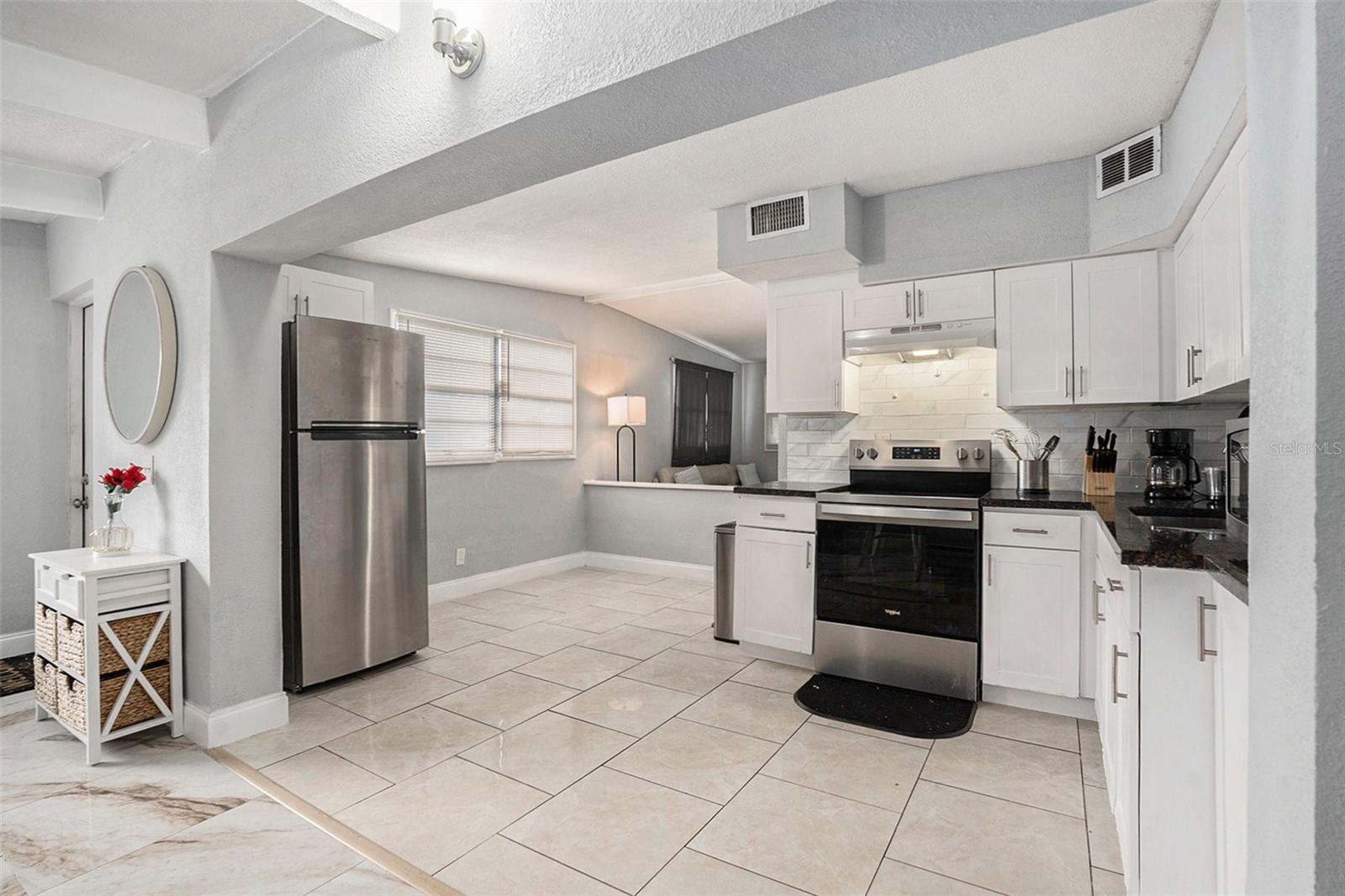 Image 13 of 39 For 2030 Windsor Way