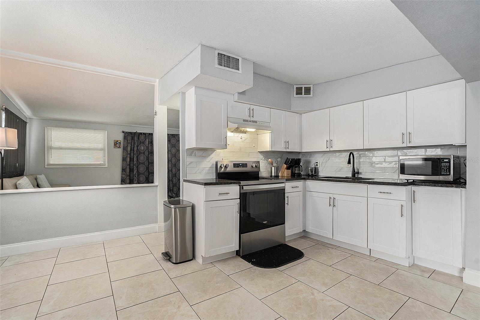 Image 15 of 39 For 2030 Windsor Way