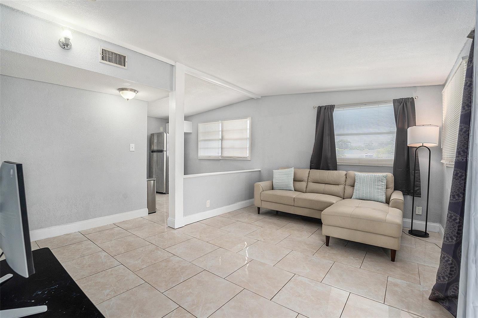Image 17 of 39 For 2030 Windsor Way
