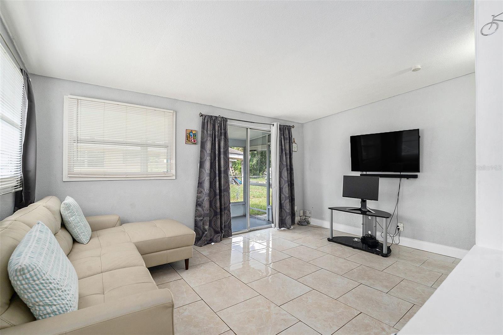 Image 18 of 39 For 2030 Windsor Way