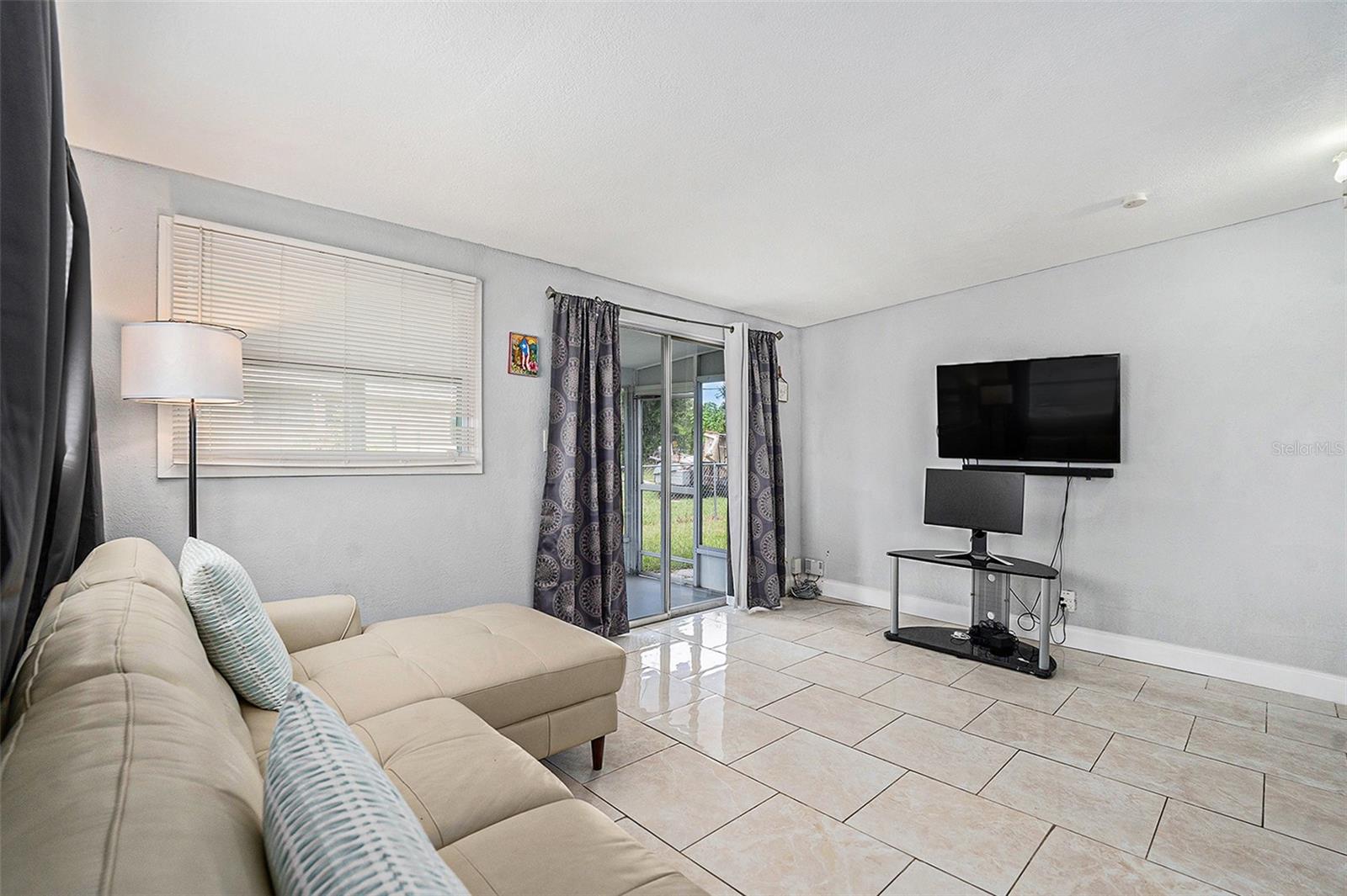 Image 19 of 39 For 2030 Windsor Way