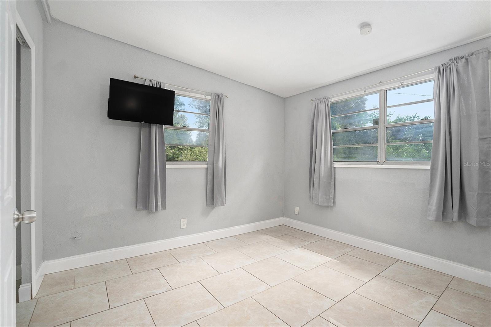 Image 21 of 39 For 2030 Windsor Way