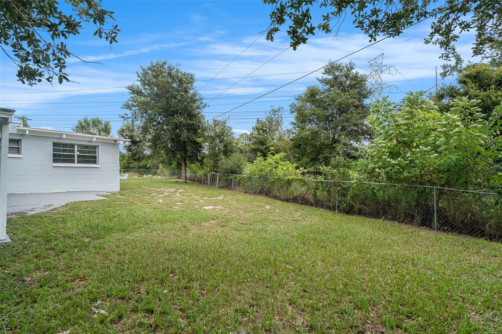 Image 30 of 39 For 2030 Windsor Way