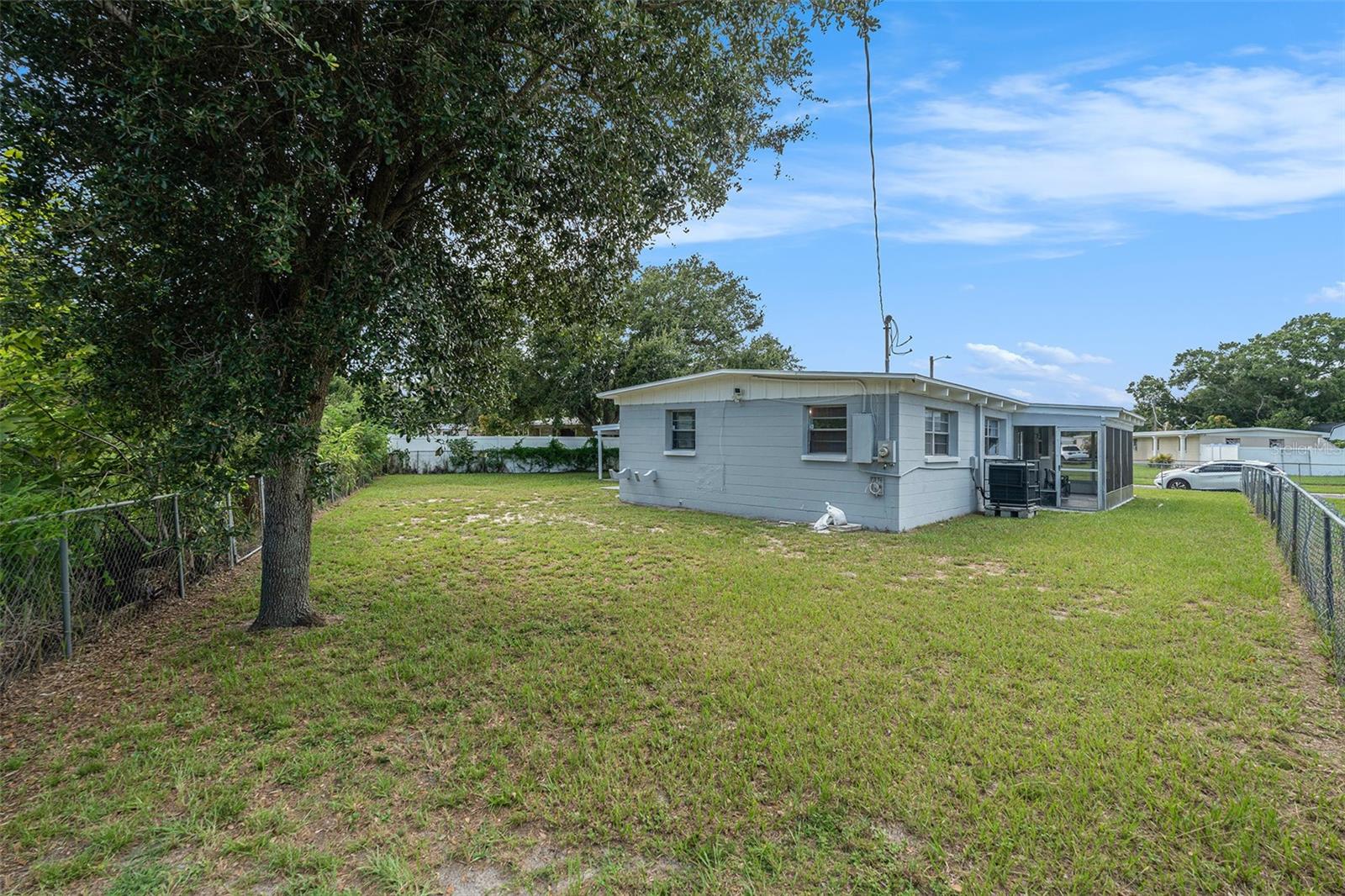 Image 33 of 39 For 2030 Windsor Way