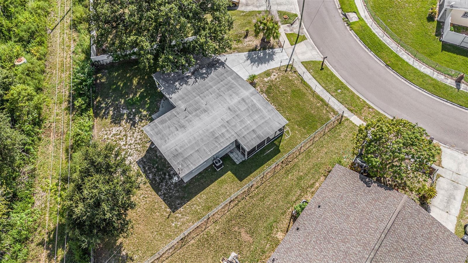 Image 36 of 39 For 2030 Windsor Way