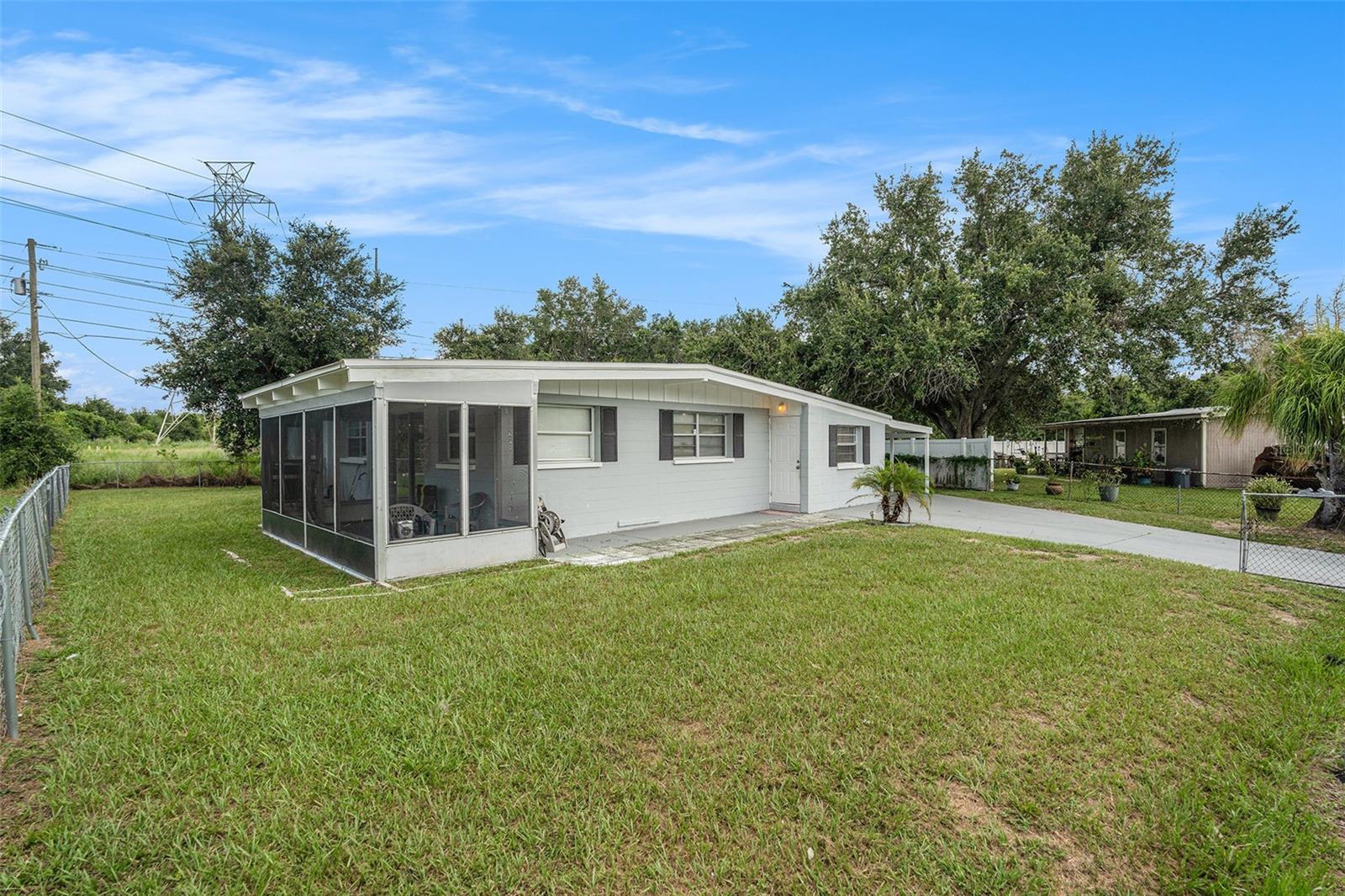 Image 4 of 39 For 2030 Windsor Way