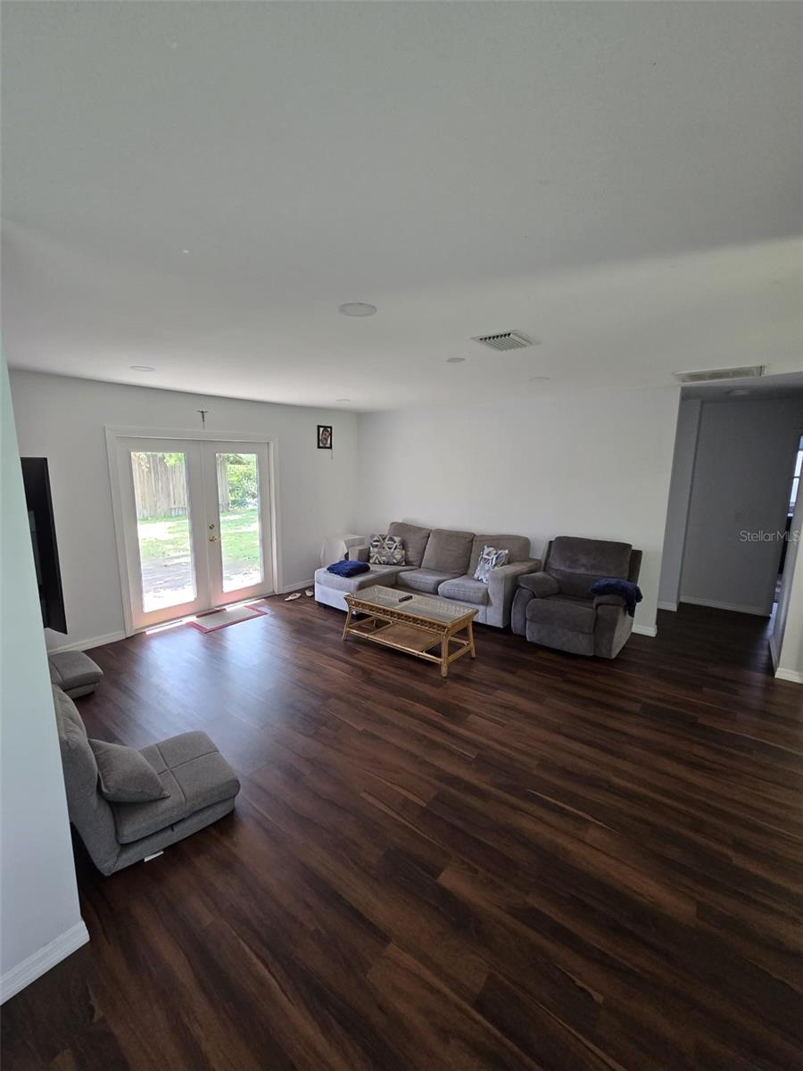 Image 6 of 11 For 11821 Vera Avenue