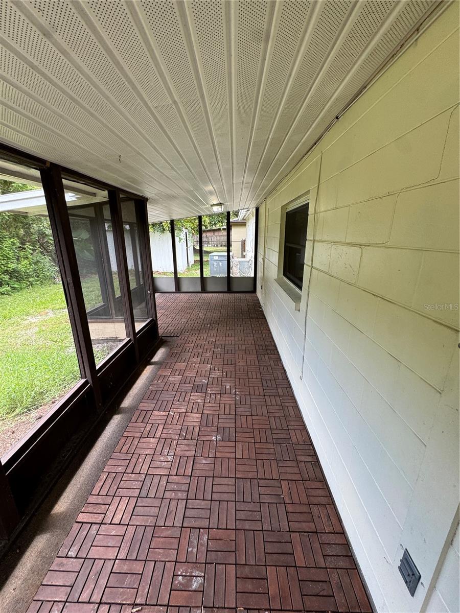 Image 19 of 20 For 14706 Carnation Drive