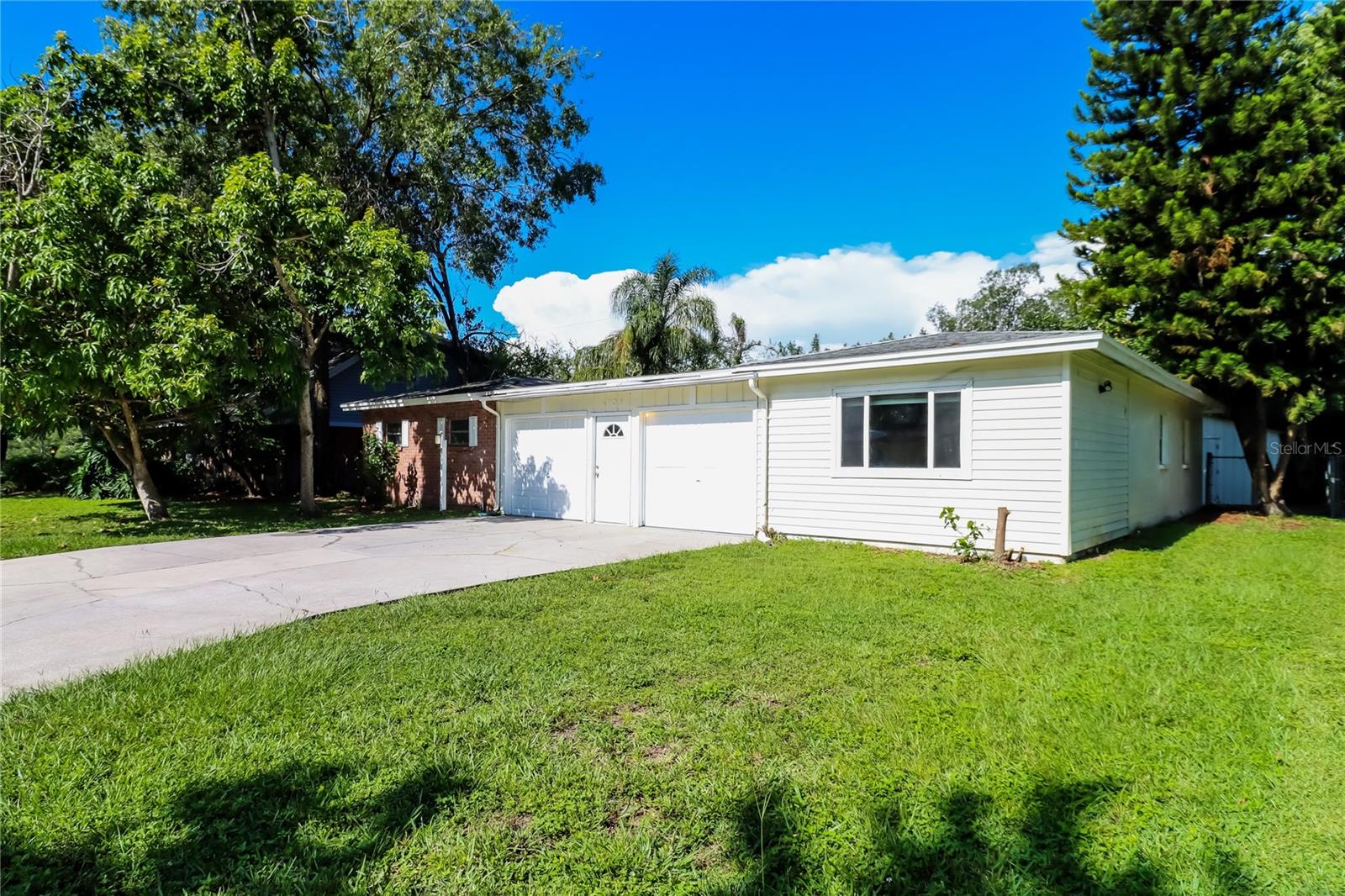 Image 2 of 20 For 14706 Carnation Drive