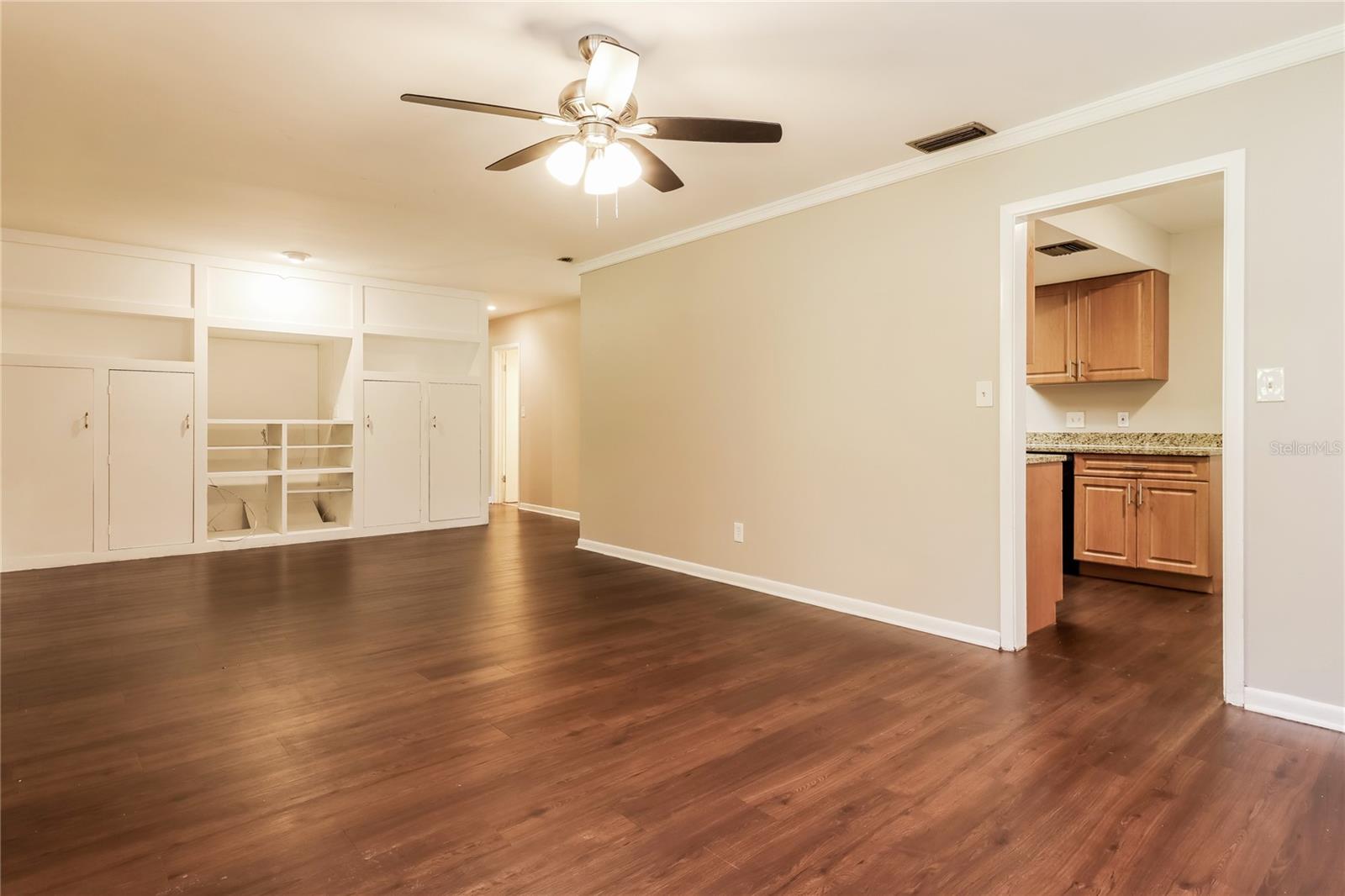 Image 4 of 20 For 14706 Carnation Drive