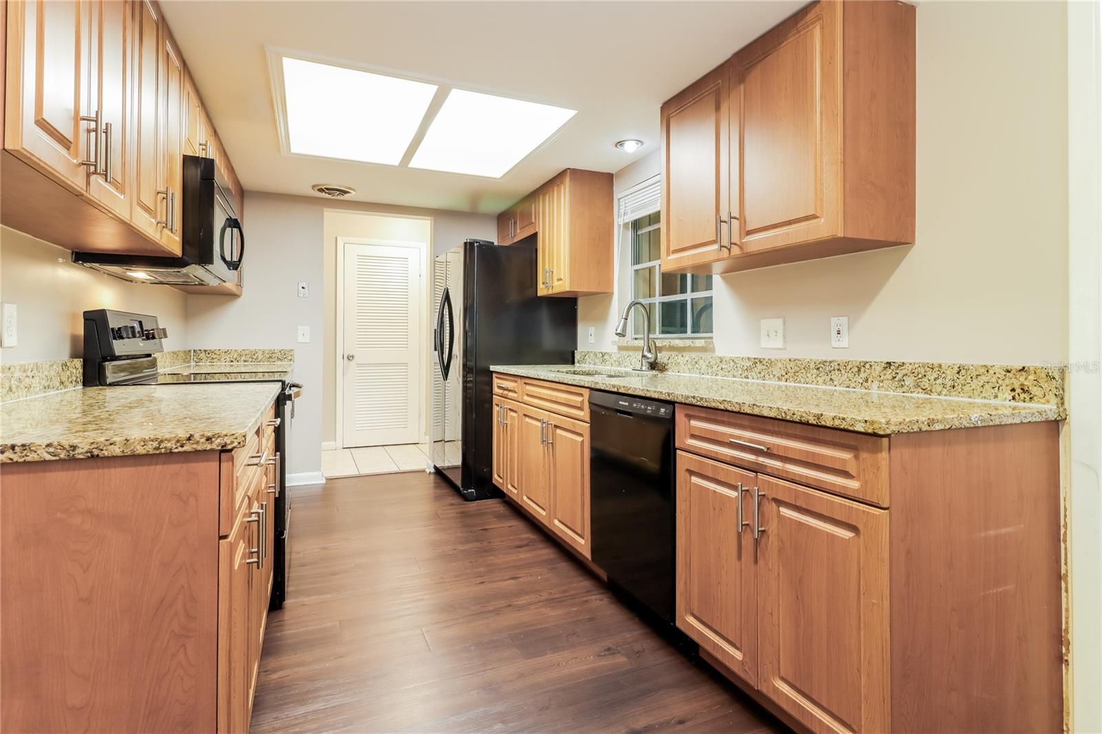 Image 7 of 20 For 14706 Carnation Drive