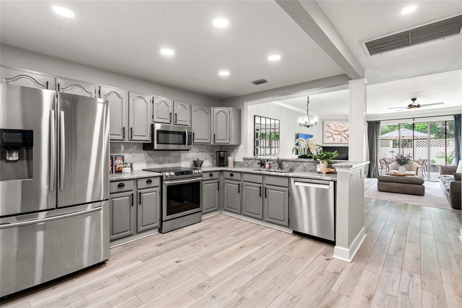 Image 13 of 44 For 1508 Bay Villa Place B