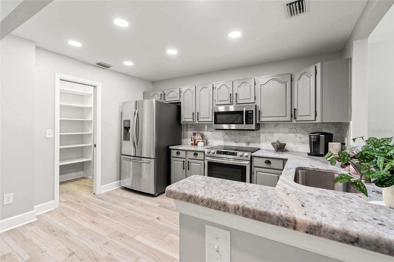 Image 14 of 44 For 1508 Bay Villa Place B