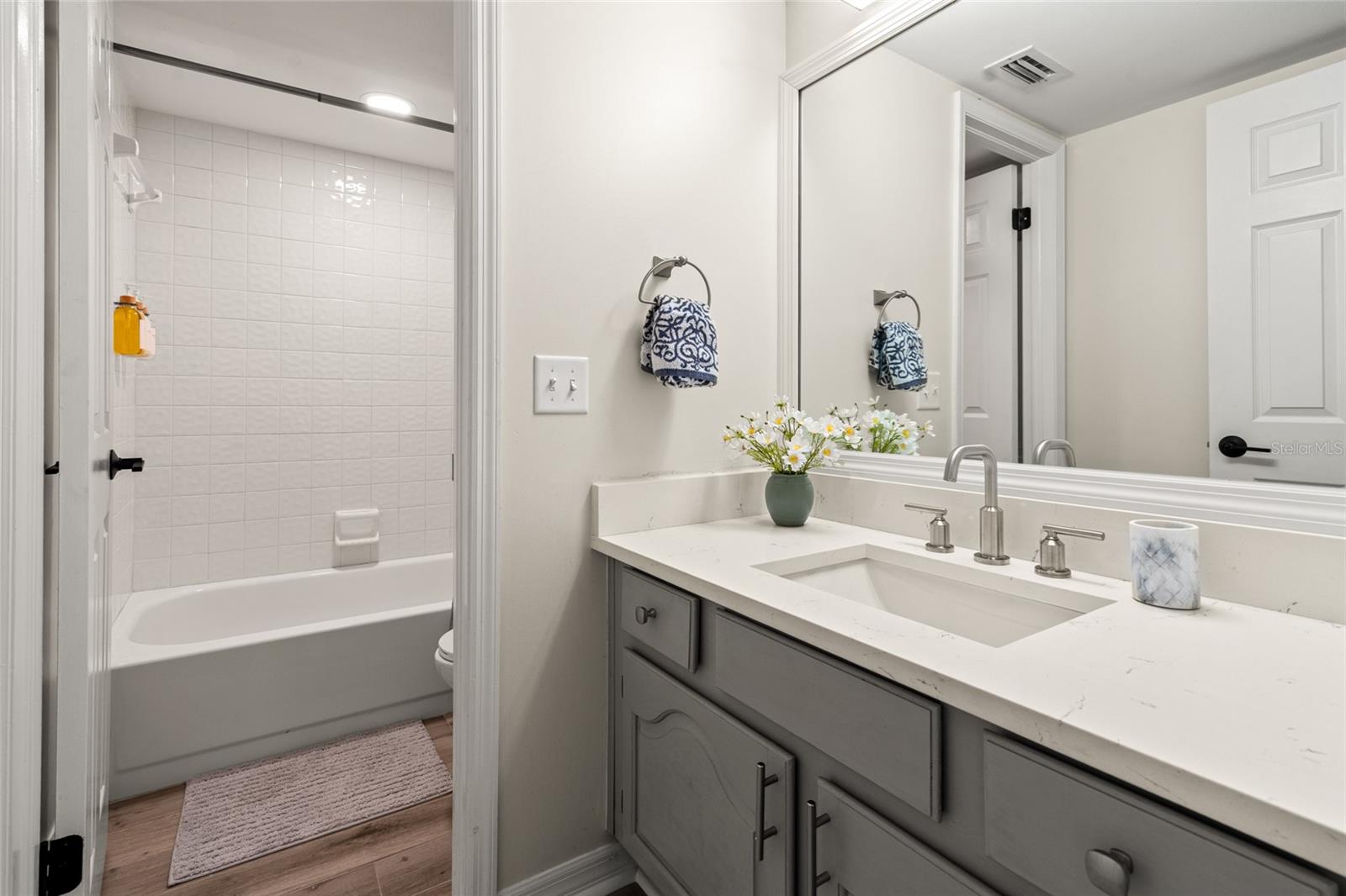Image 28 of 44 For 1508 Bay Villa Place B
