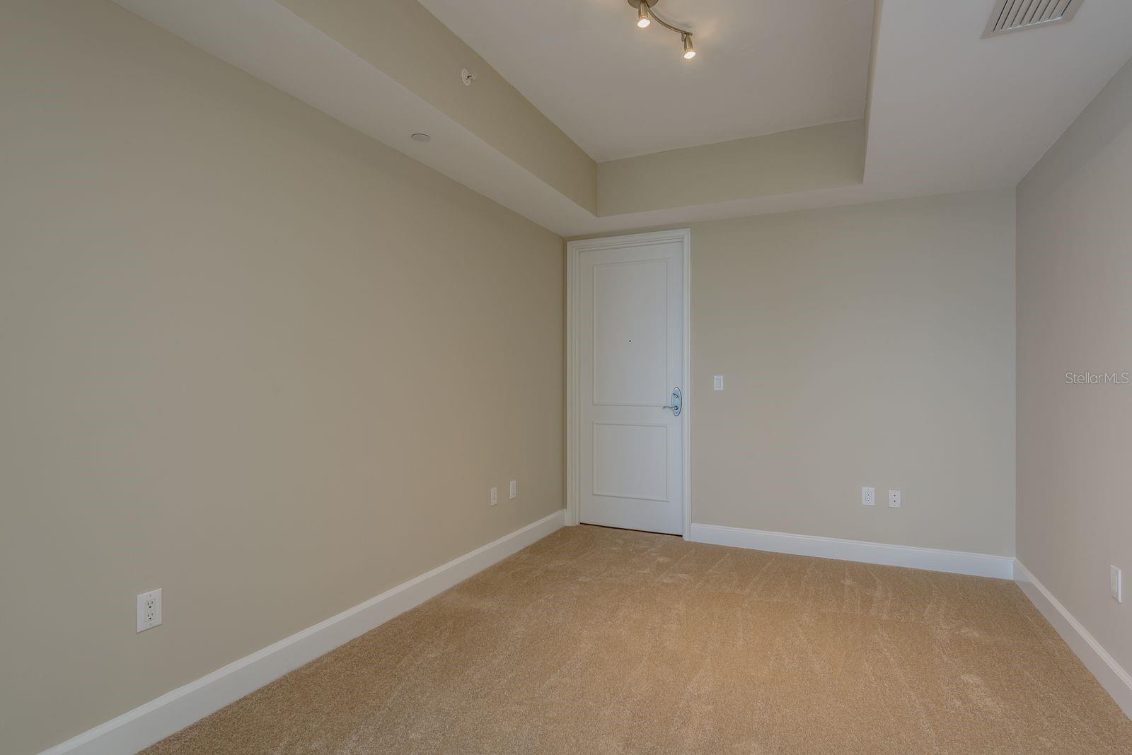 Image 11 of 71 For 300 Beach Drive Ne 2601