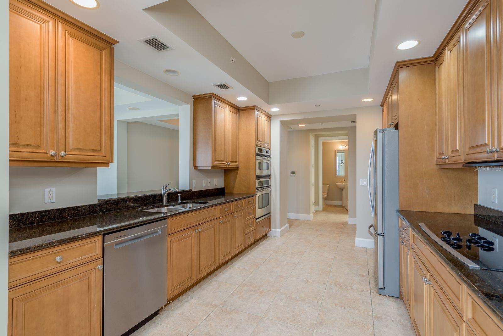 Image 17 of 71 For 300 Beach Drive Ne 2601
