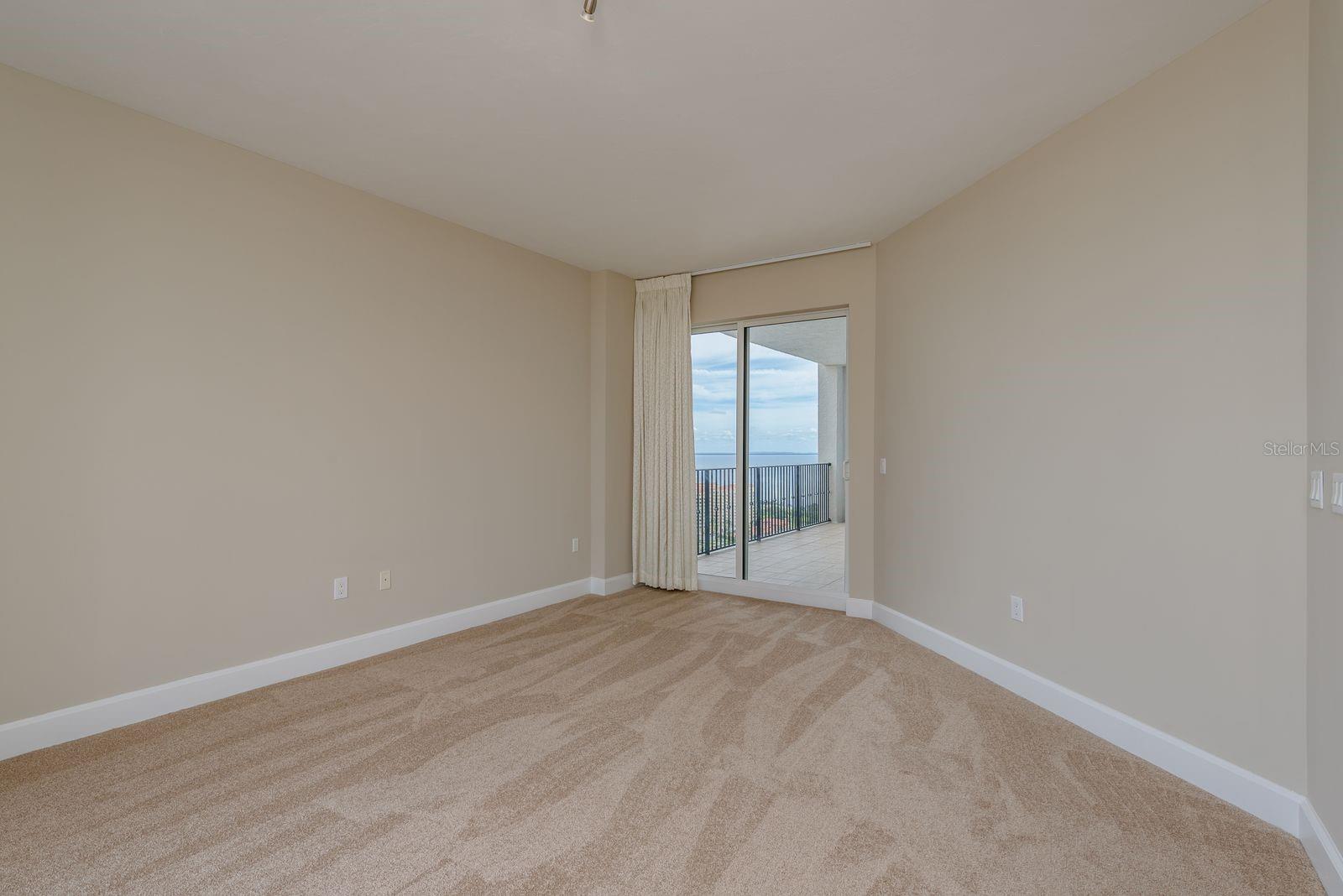 Image 22 of 71 For 300 Beach Drive Ne 2601