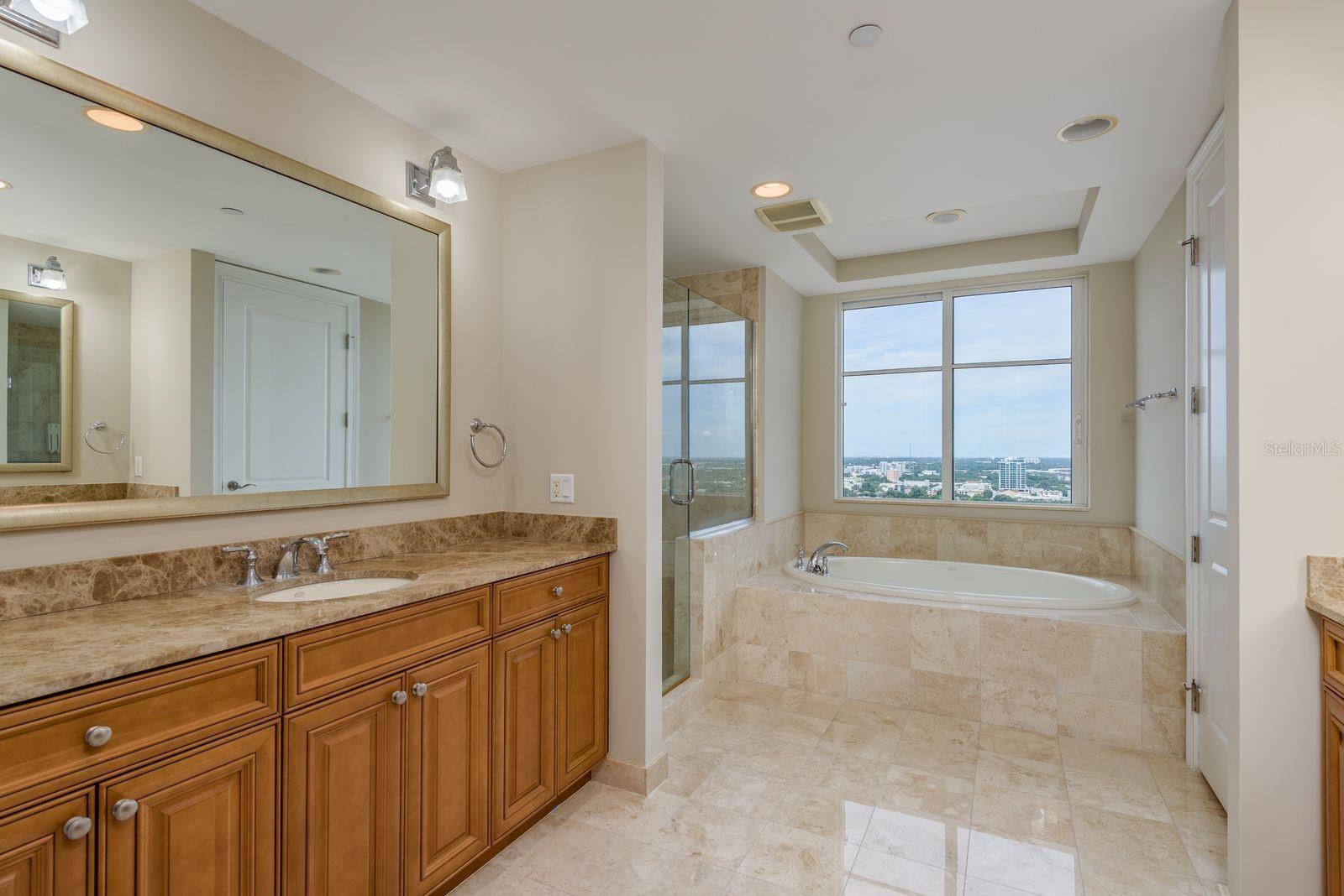 Image 23 of 71 For 300 Beach Drive Ne 2601
