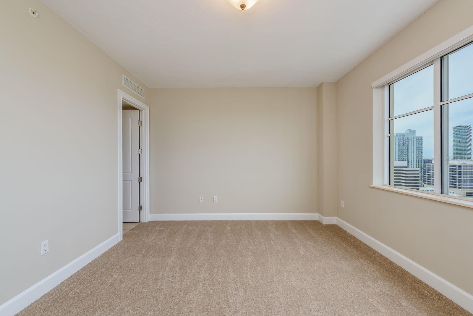 Image 31 of 71 For 300 Beach Drive Ne 2601