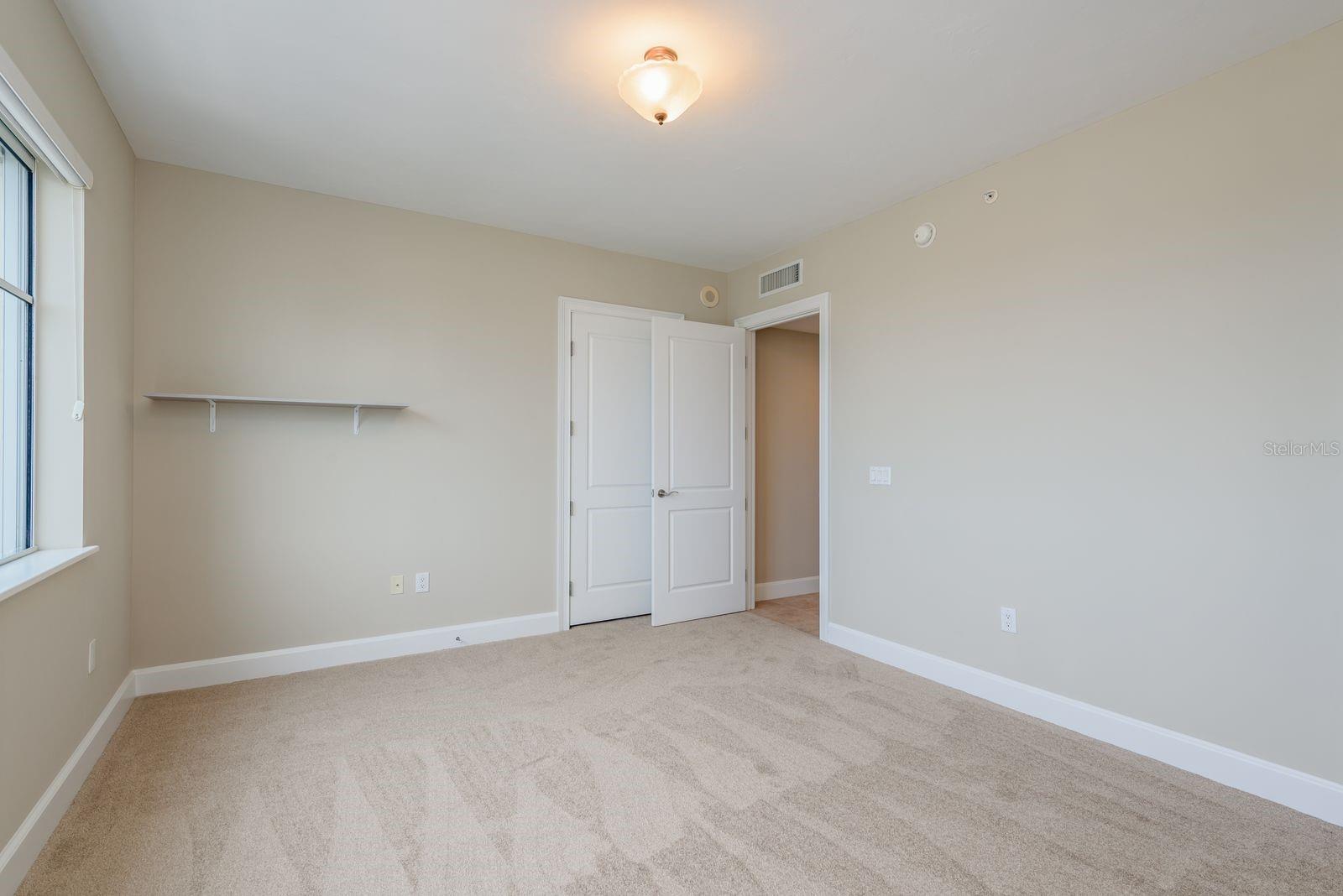 Image 32 of 71 For 300 Beach Drive Ne 2601