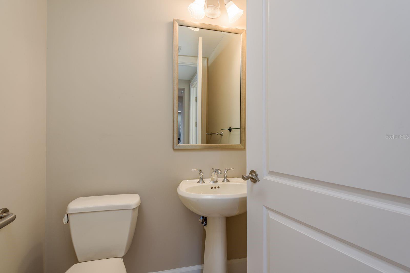 Image 36 of 71 For 300 Beach Drive Ne 2601