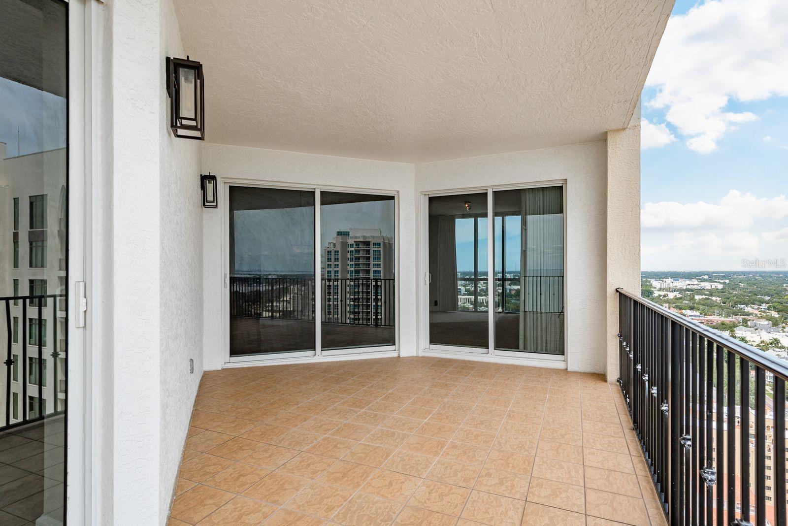 Image 42 of 71 For 300 Beach Drive Ne 2601