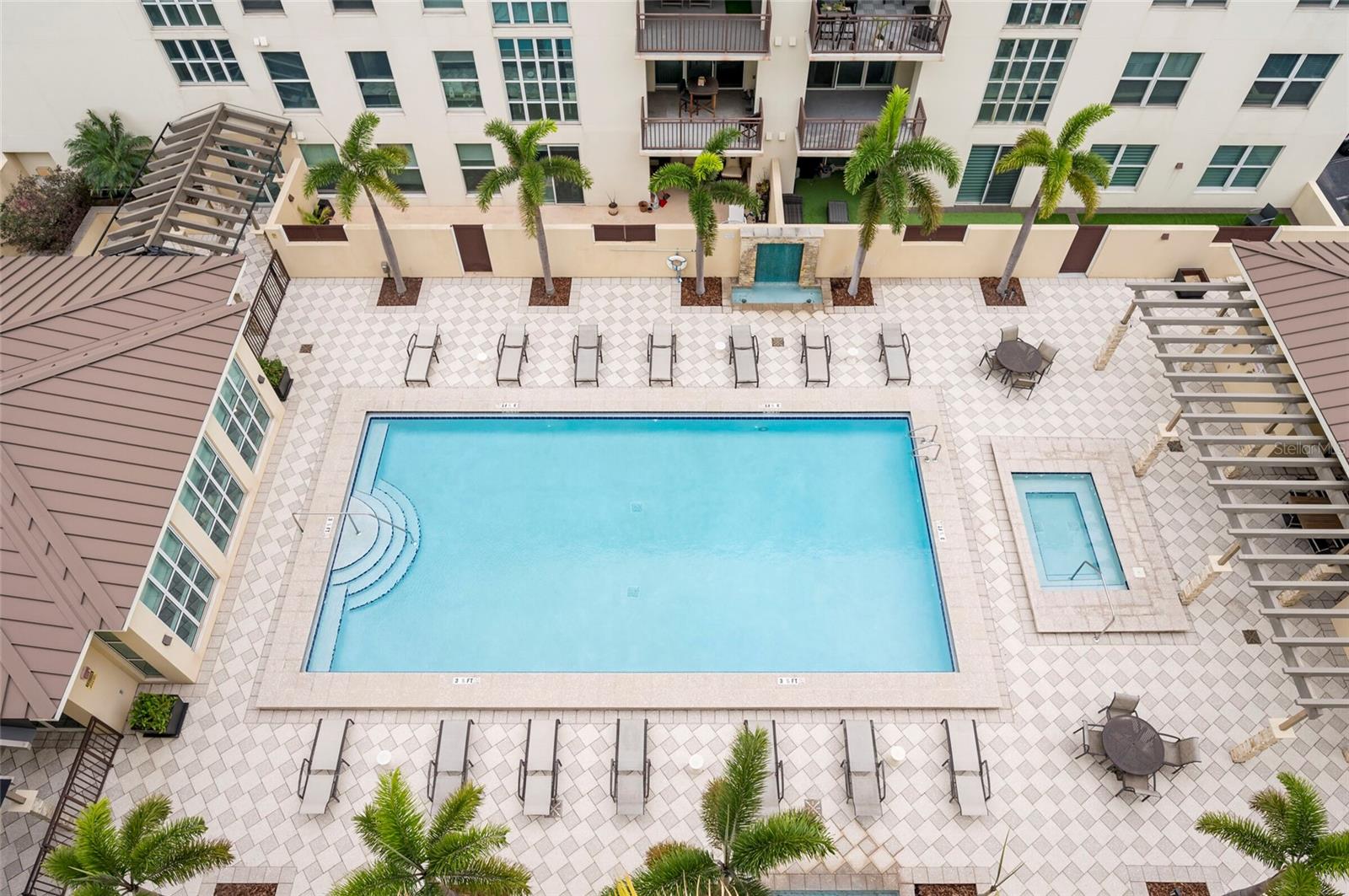 Listing photo id 52 for 1227 Madison Street 805n