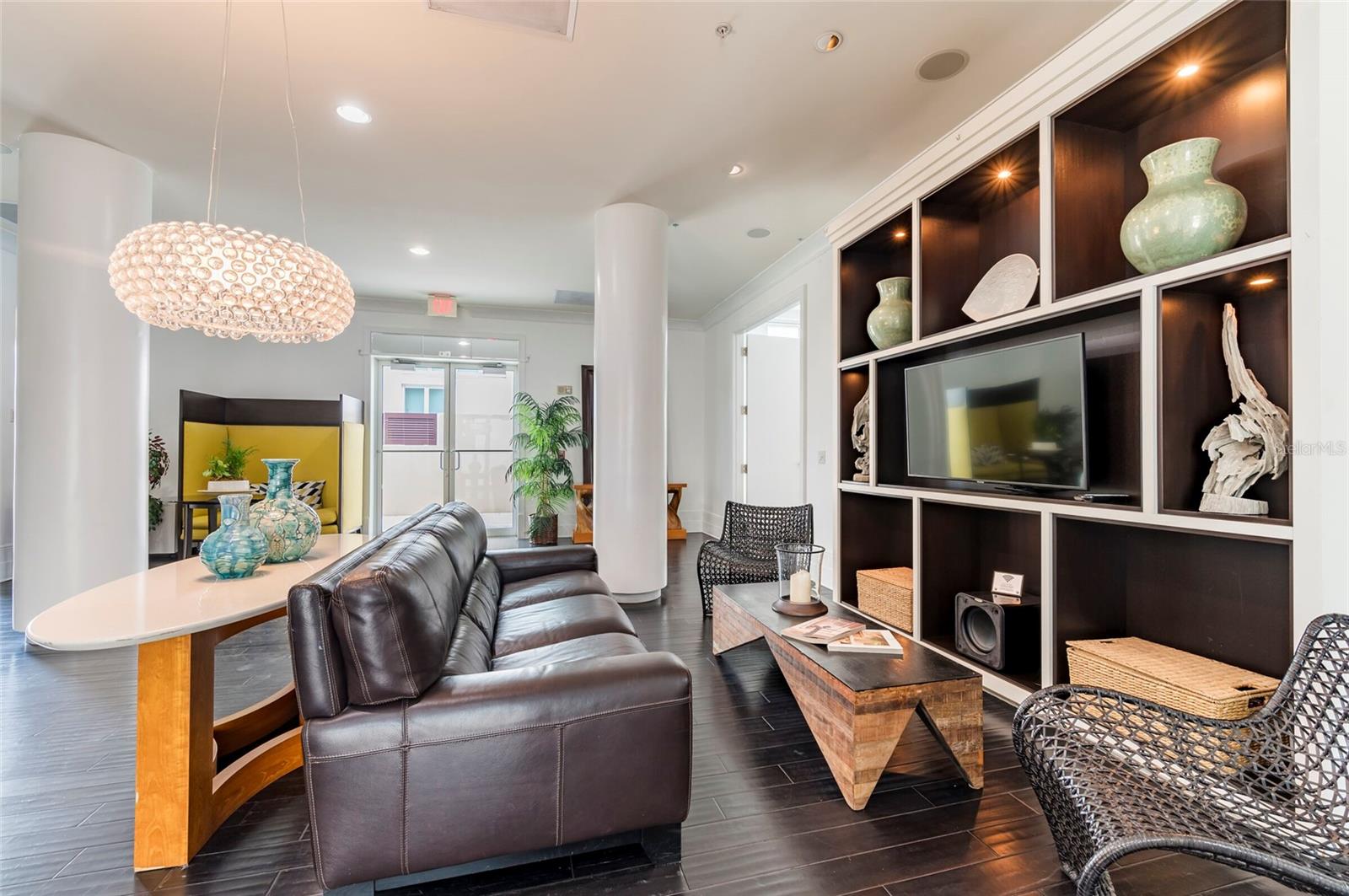 Listing photo id 53 for 1227 Madison Street 805n