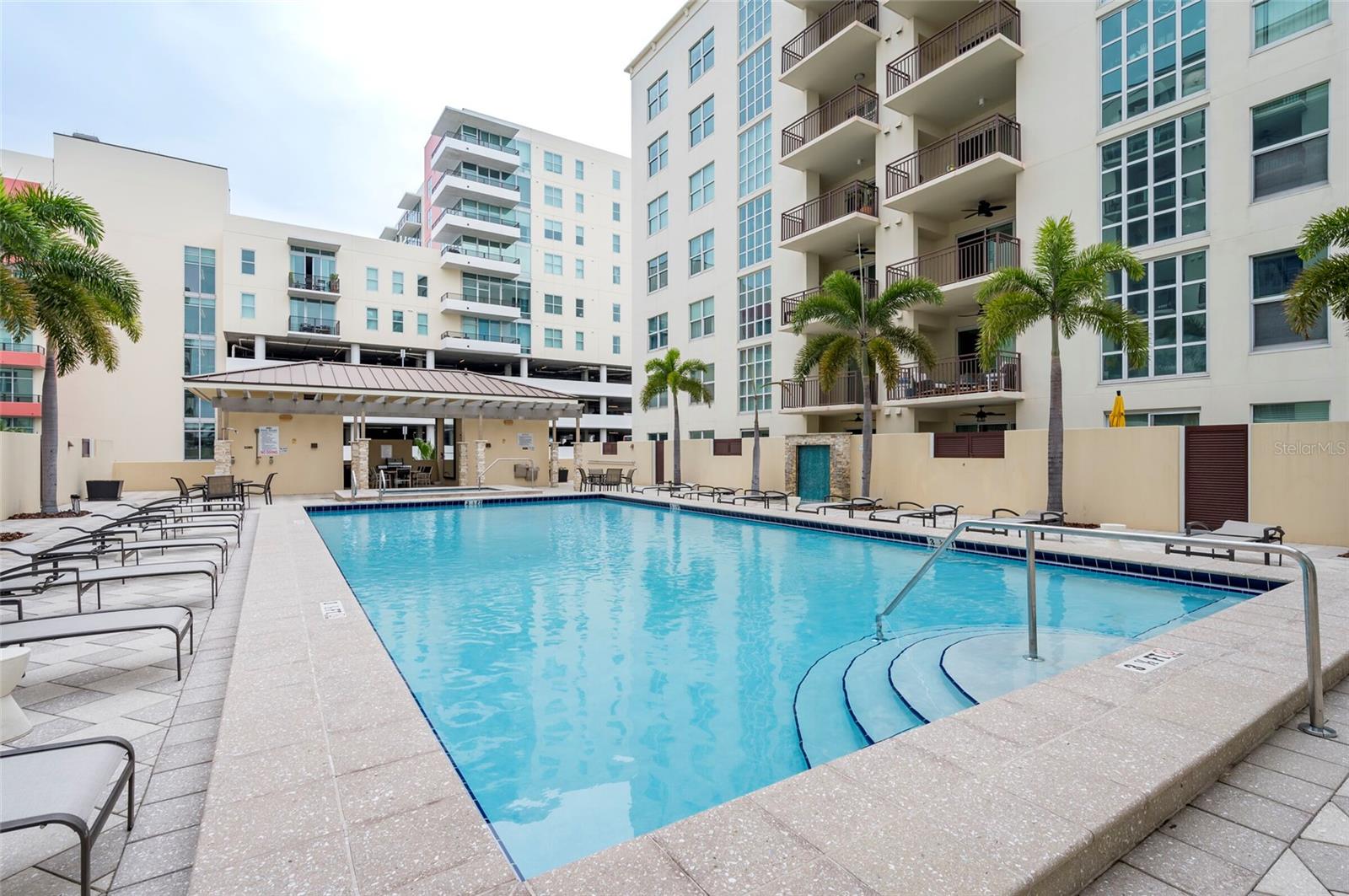 Listing photo id 57 for 1227 Madison Street 805n