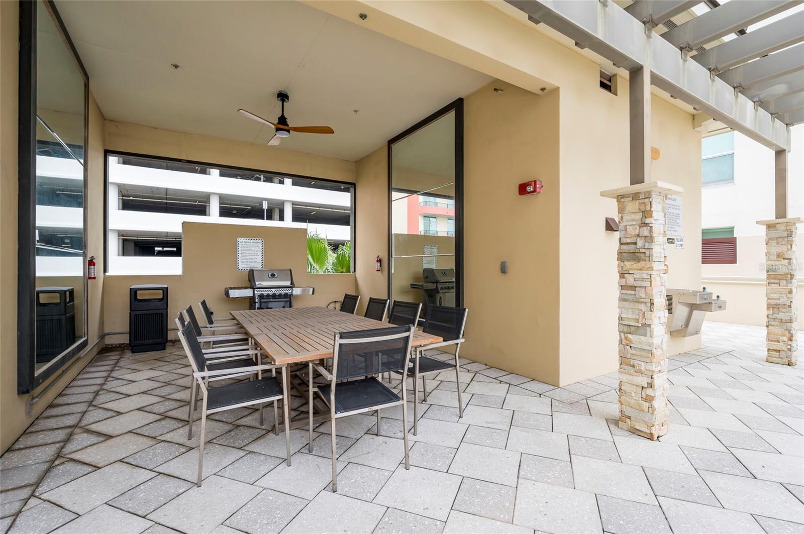 Listing photo id 60 for 1227 Madison Street 805n