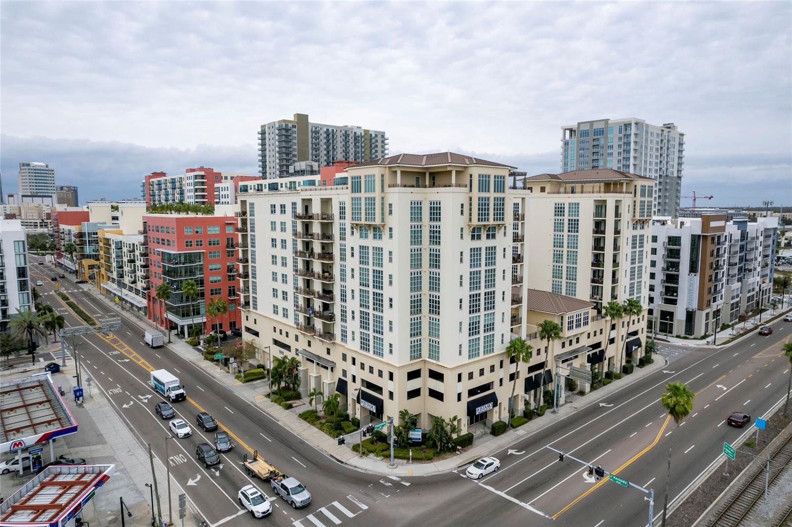 Listing photo id 61 for 1227 Madison Street 805n