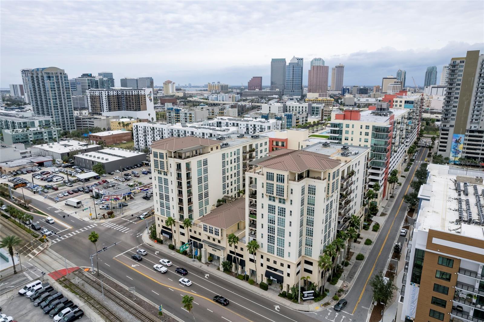 Listing photo id 62 for 1227 Madison Street 805n