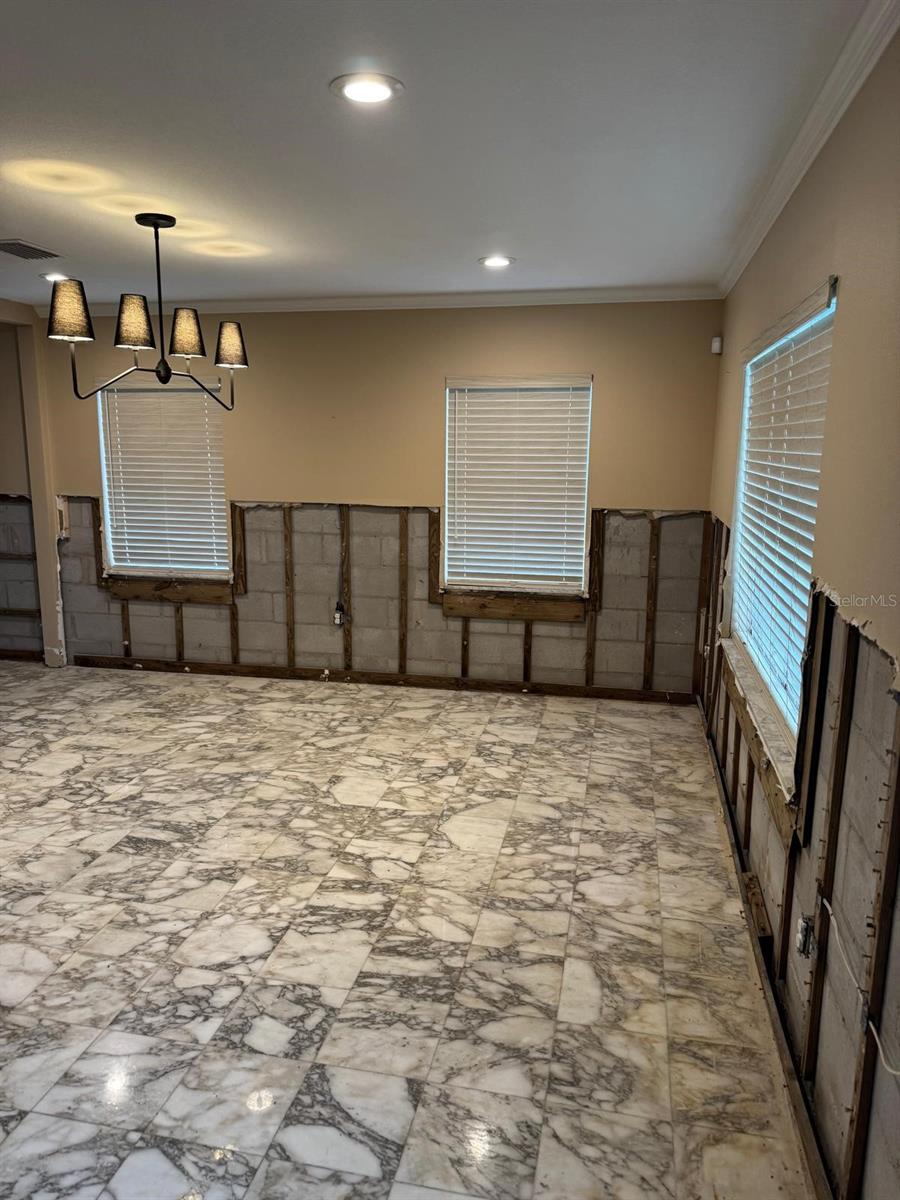 Image 12 of 31 For 205 Occident Street