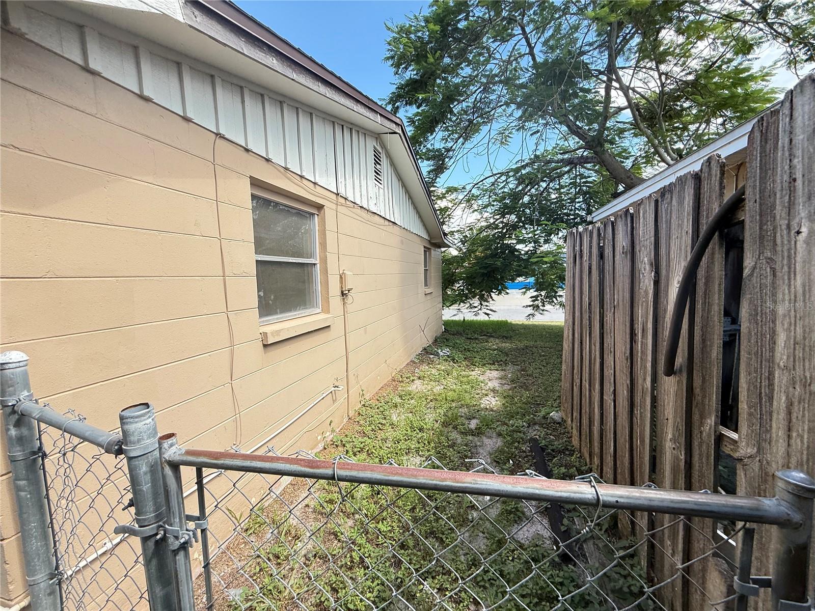 Image 18 of 33 For 7236 San Carlos Drive