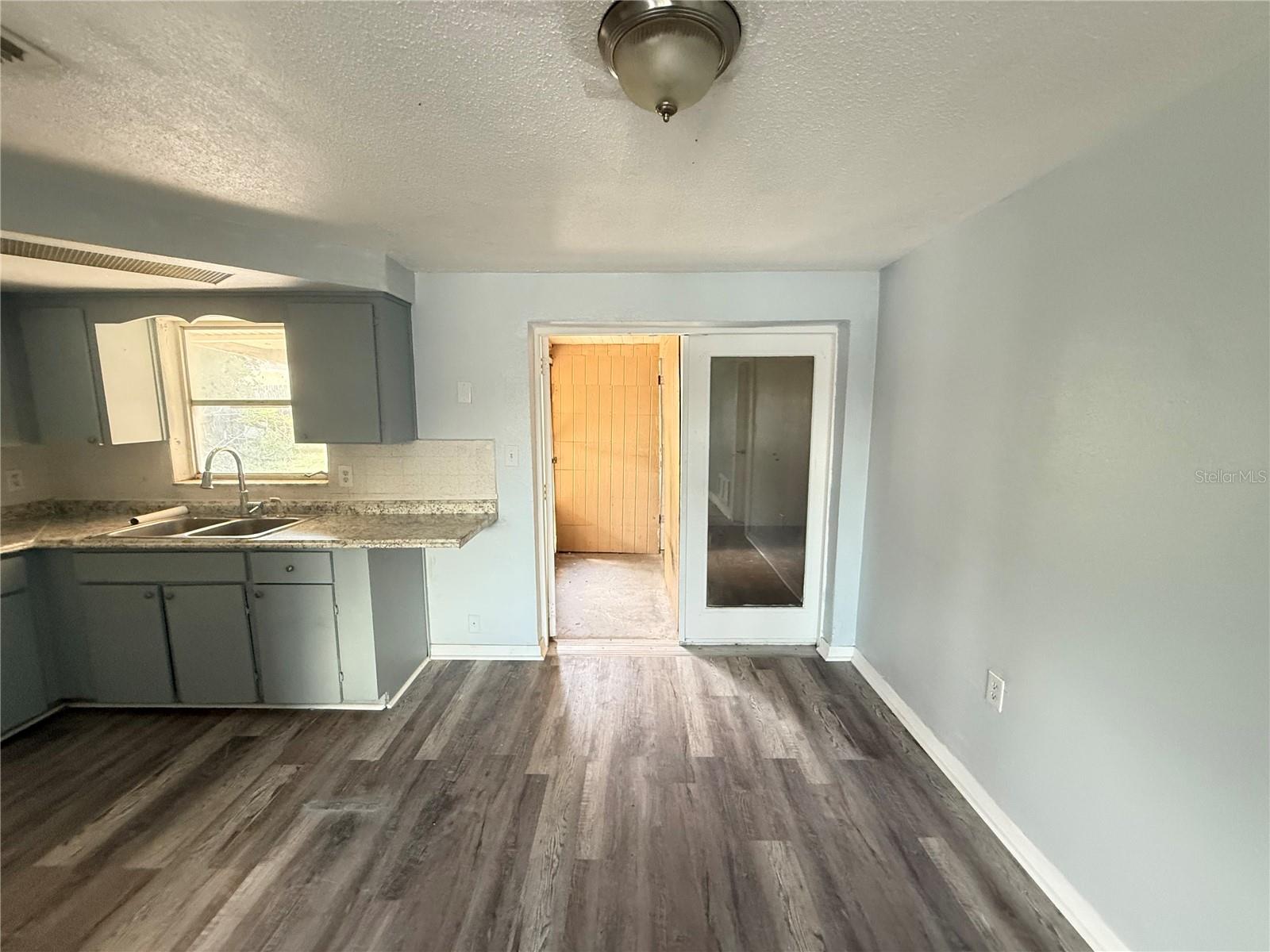 Image 20 of 33 For 7236 San Carlos Drive