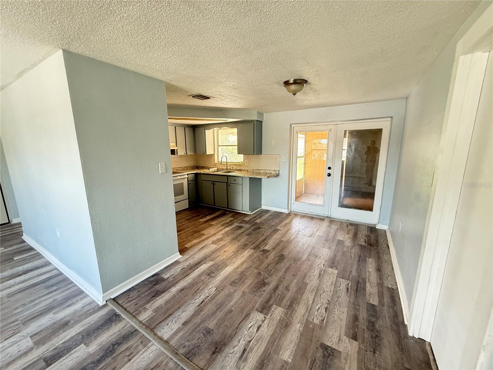 Image 23 of 33 For 7236 San Carlos Drive