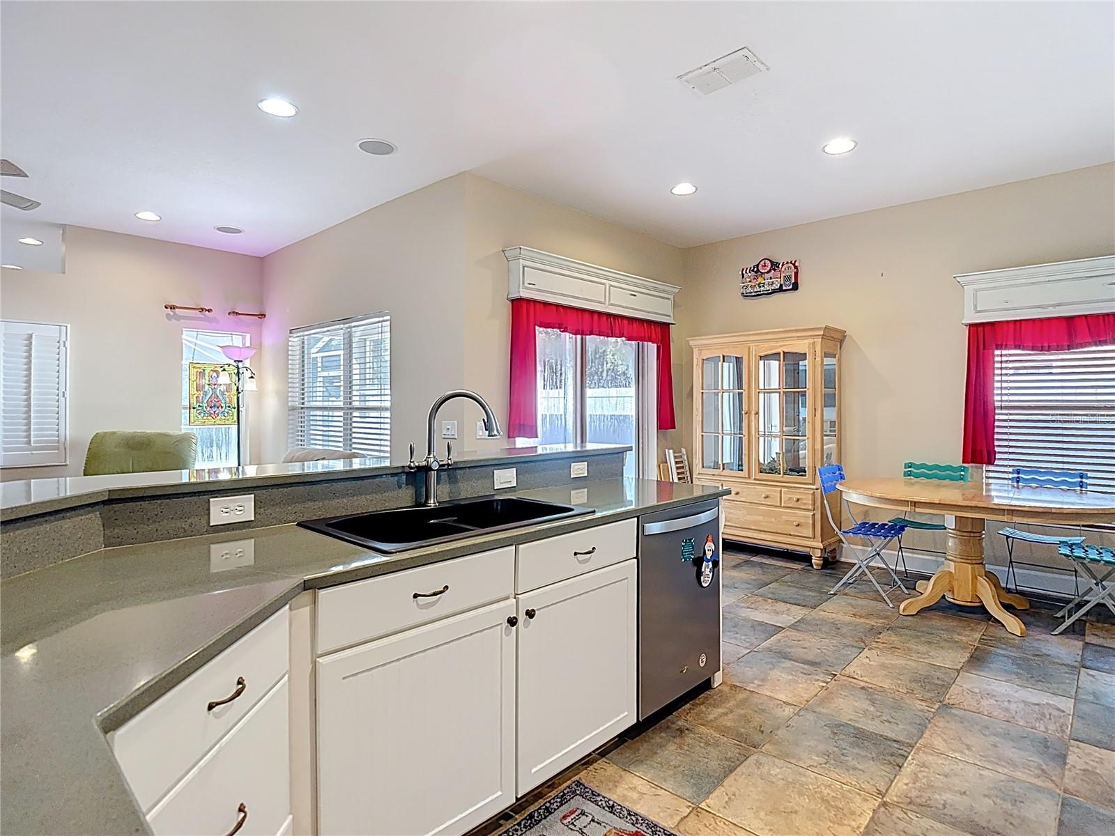 Listing photo id 9 for 12152 Southbridge Terrace