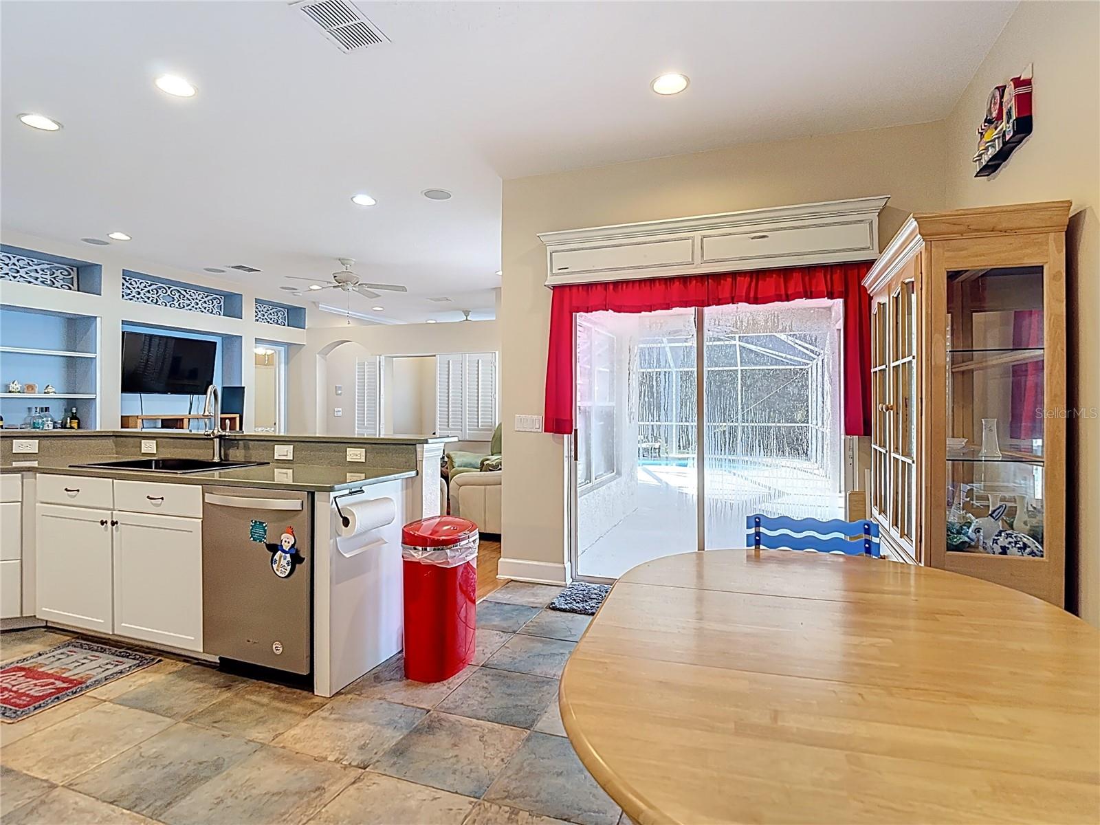 Listing photo id 7 for 12152 Southbridge Terrace