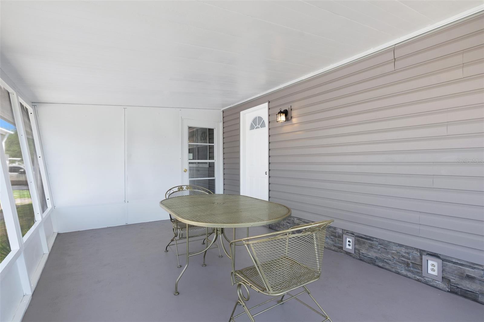 Image 4 of 26 For 460 Mount Oak Avenue Ne 745