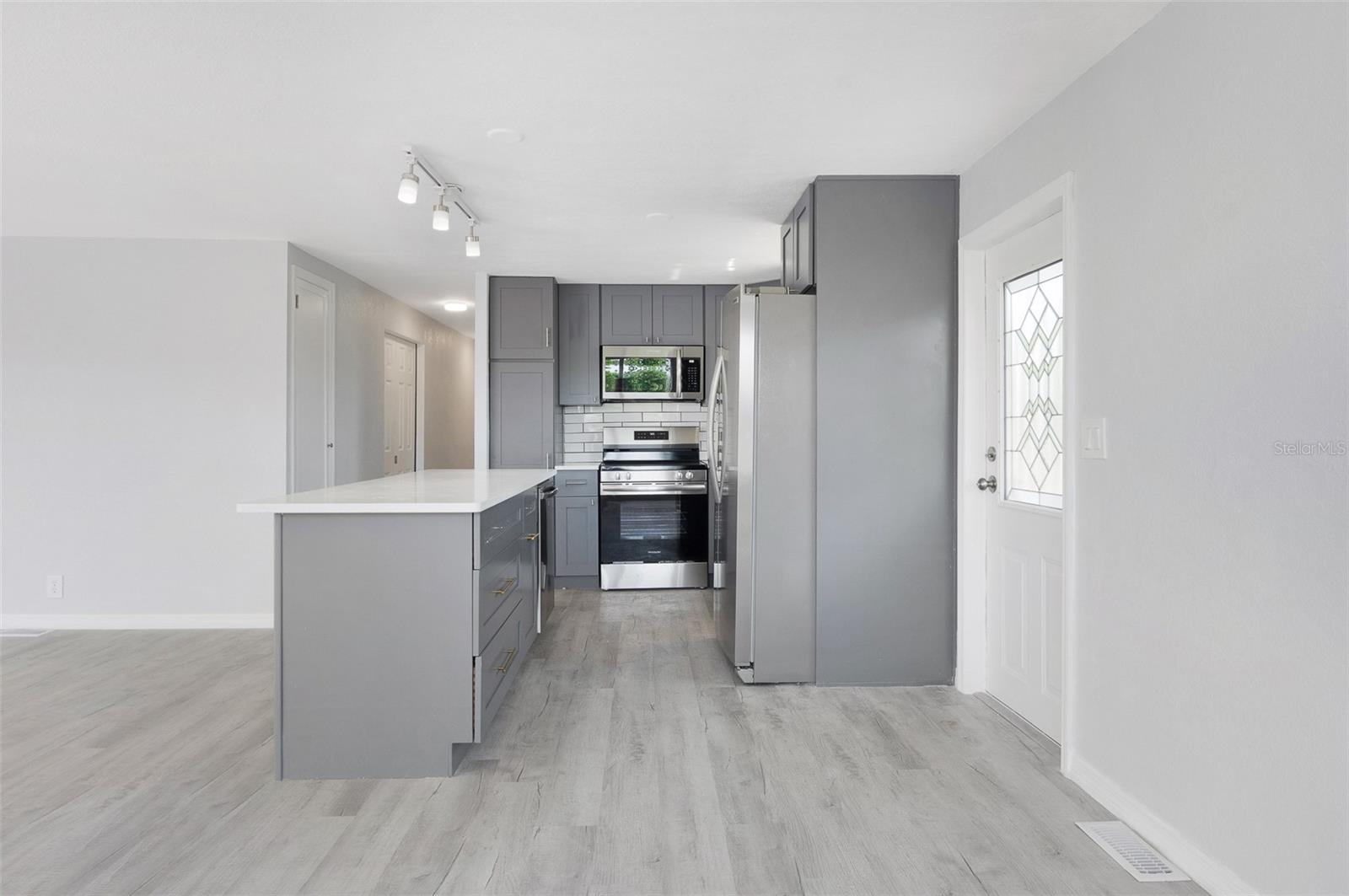 Image 7 of 26 For 460 Mount Oak Avenue Ne 745