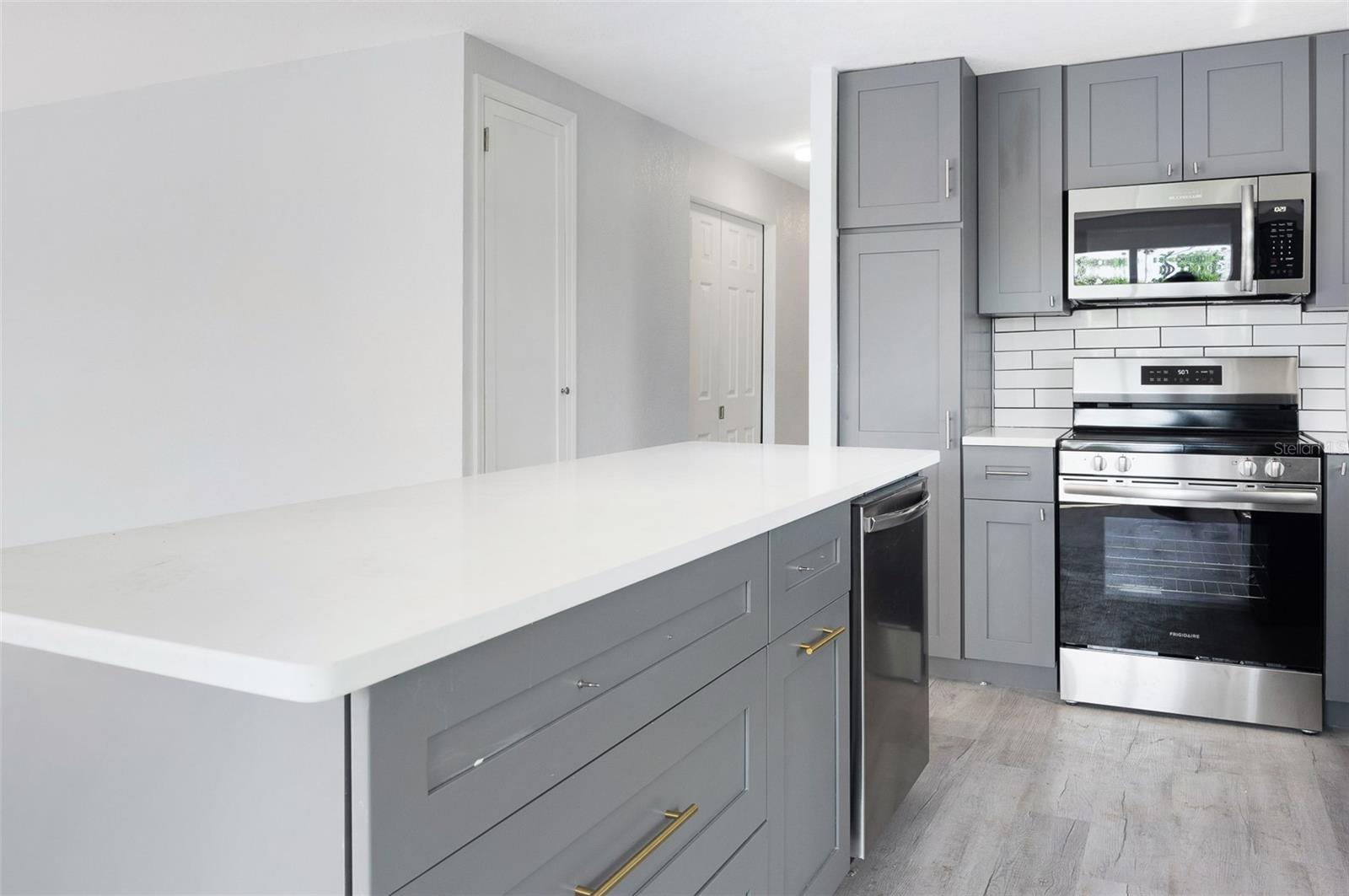 Image 8 of 26 For 460 Mount Oak Avenue Ne 745