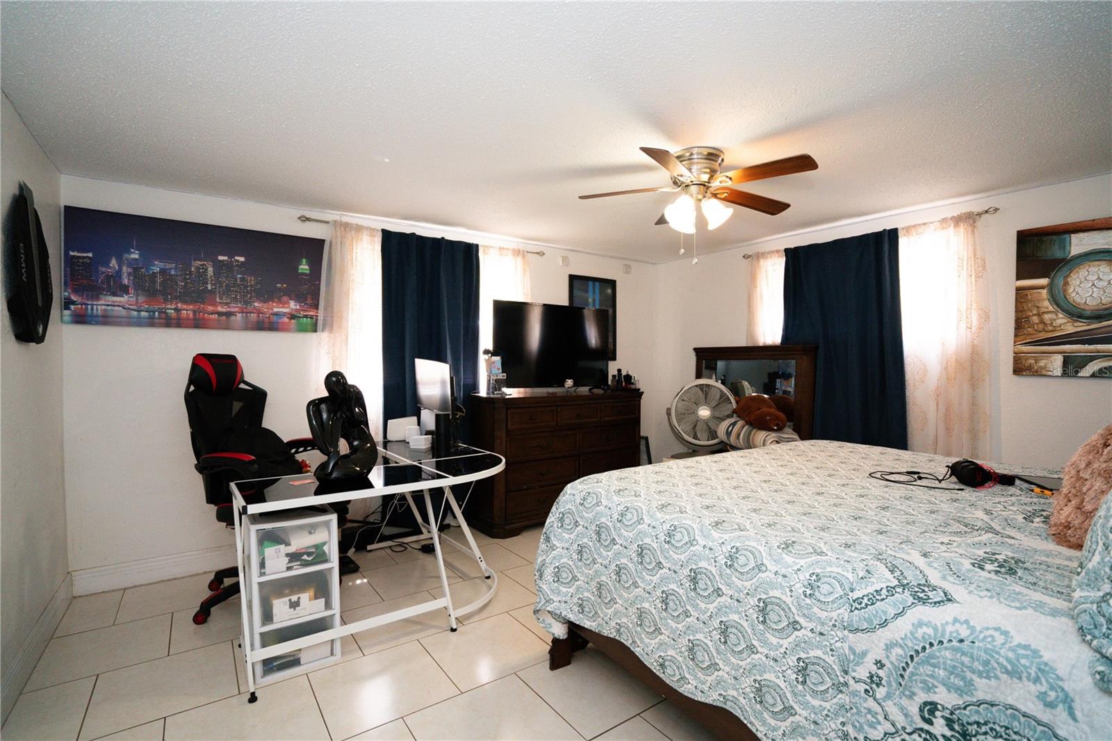 Listing photo id 8 for 3645 Galway Dr