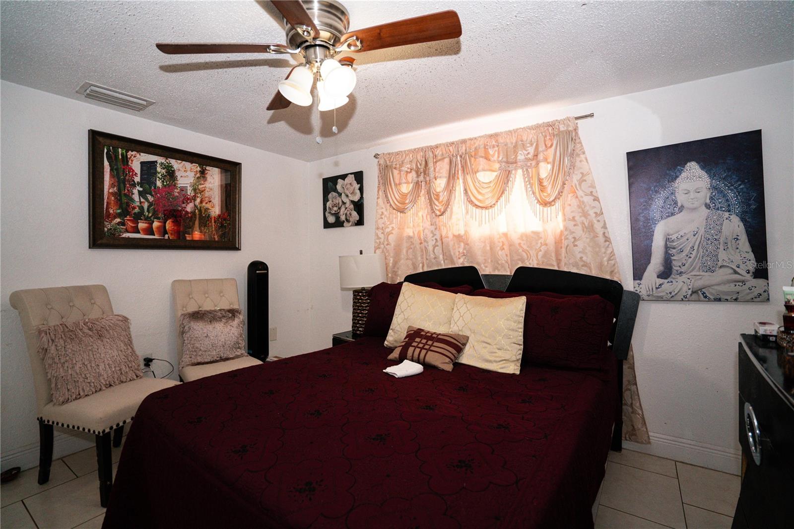 Listing photo id 9 for 3645 Galway Dr