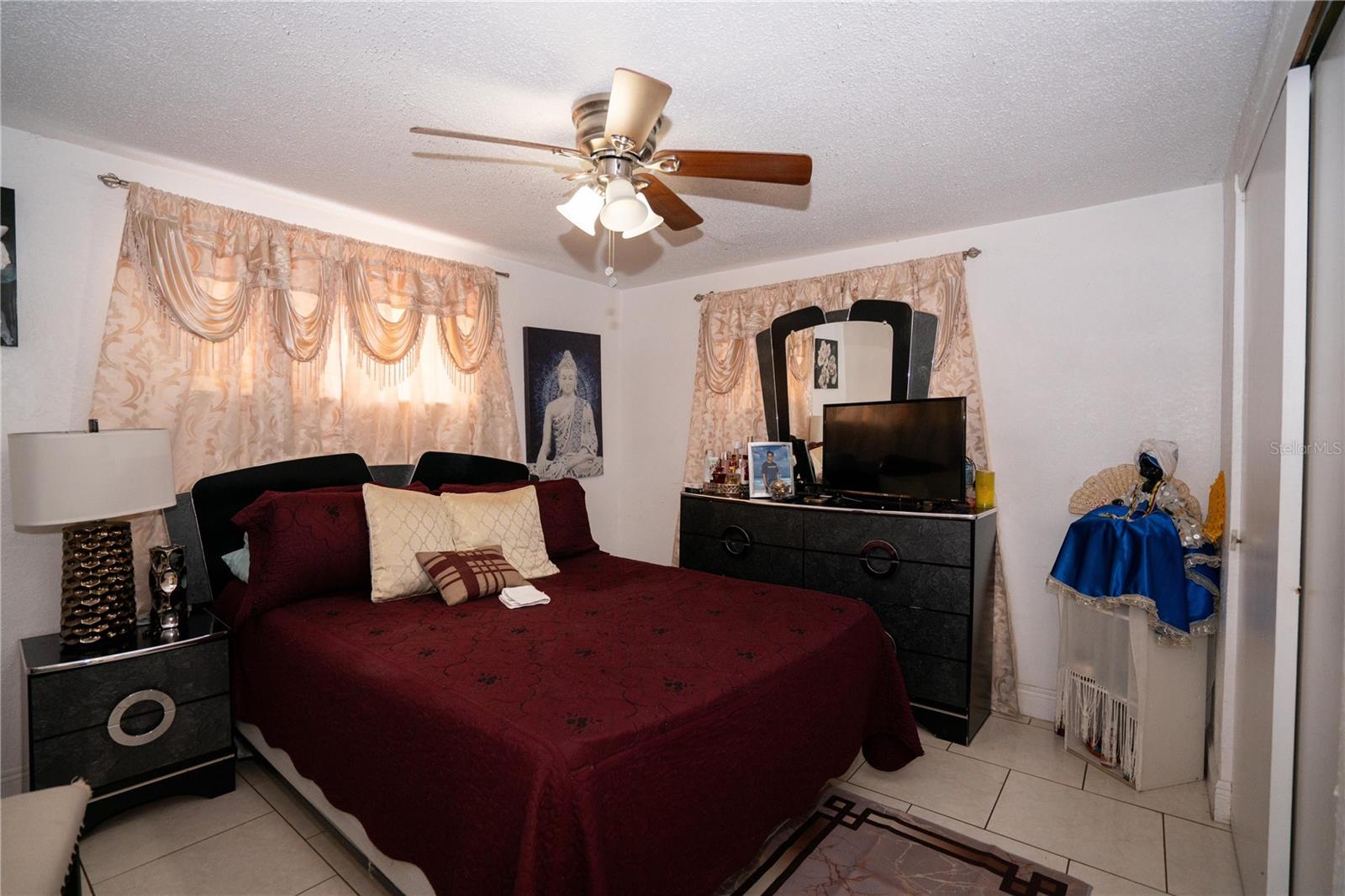 Listing photo id 10 for 3645 Galway Dr