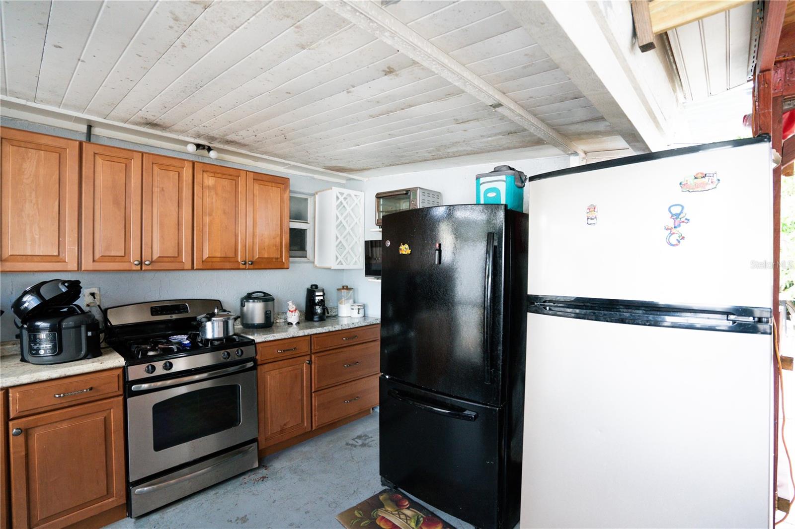 Listing photo id 14 for 3645 Galway Dr