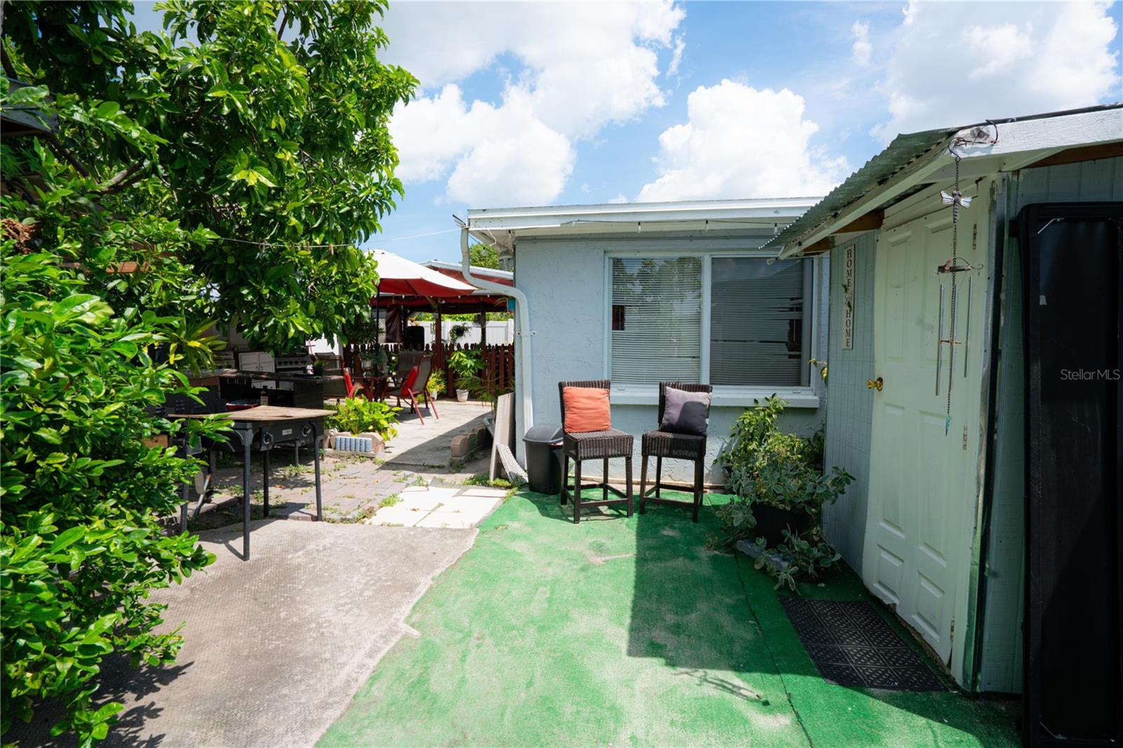 Listing photo id 15 for 3645 Galway Dr
