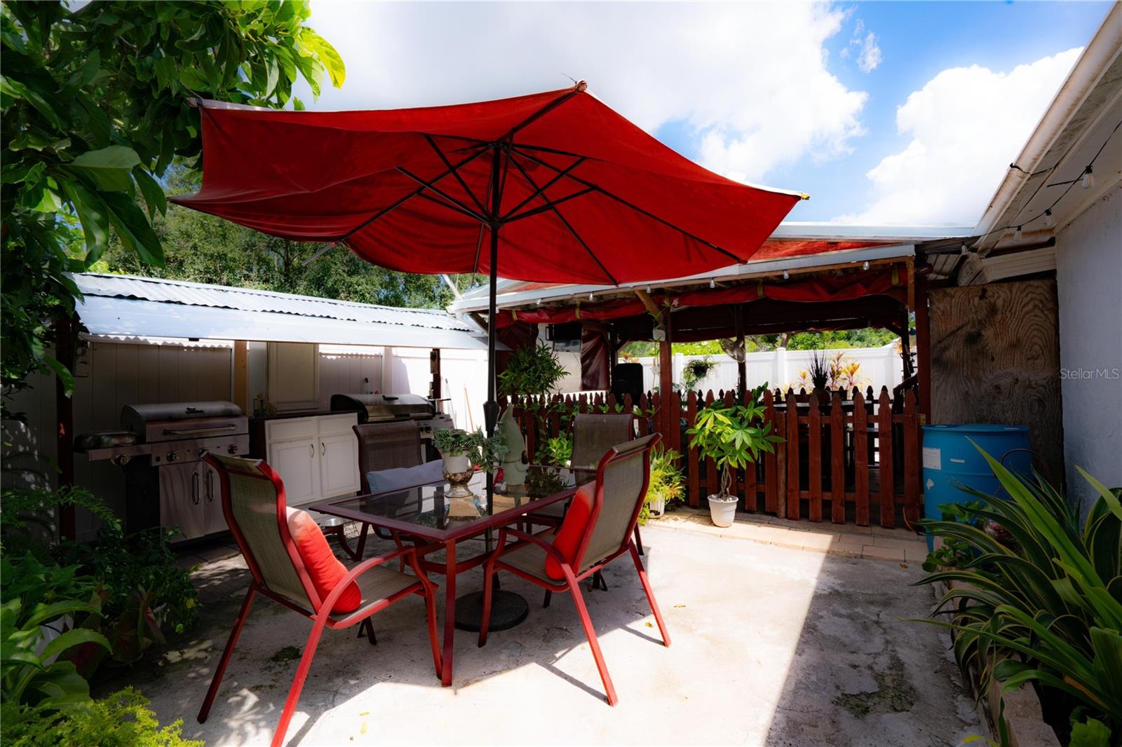 Listing photo id 17 for 3645 Galway Dr