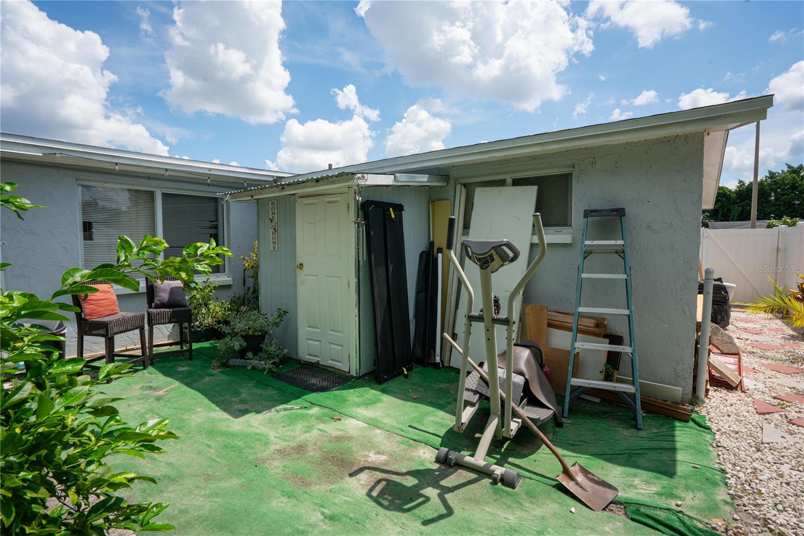 Listing photo id 20 for 3645 Galway Dr